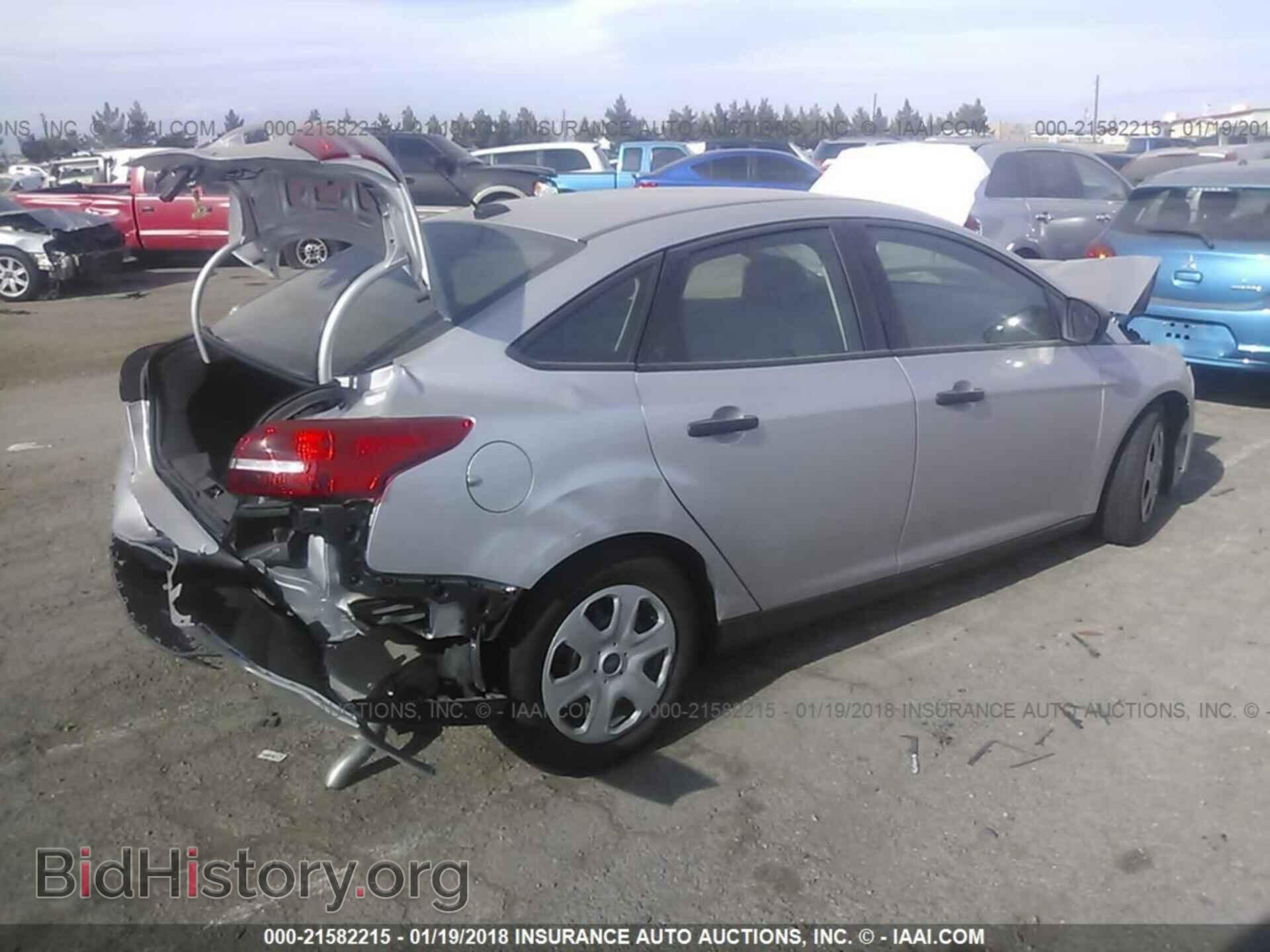 2016 Ford Focus - VIN: 1FADP3E28GL306337 - Photo 4