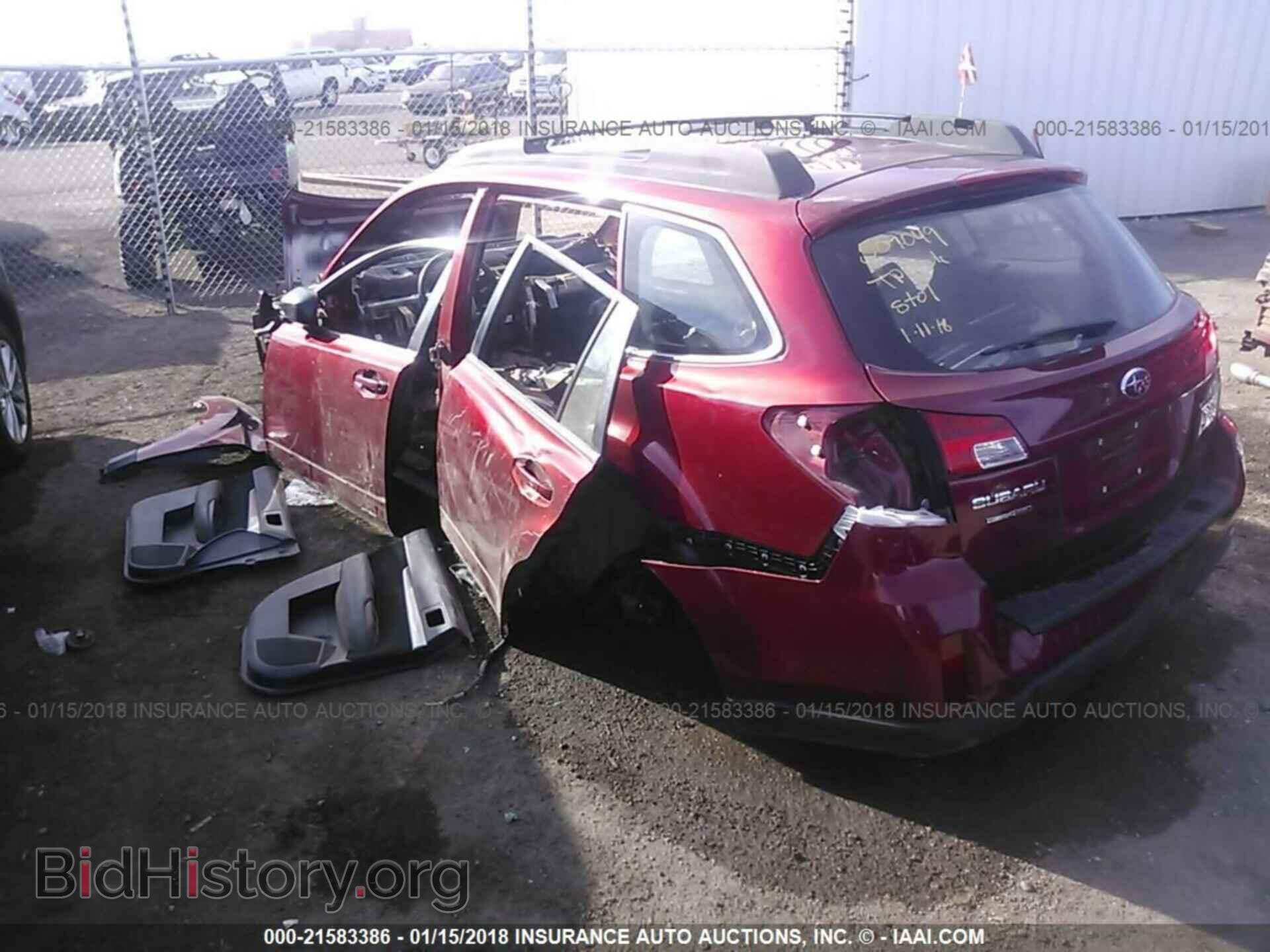 2014 Subaru Outback - VIN: 4S4BRBAC8E3221480 - Фото 3