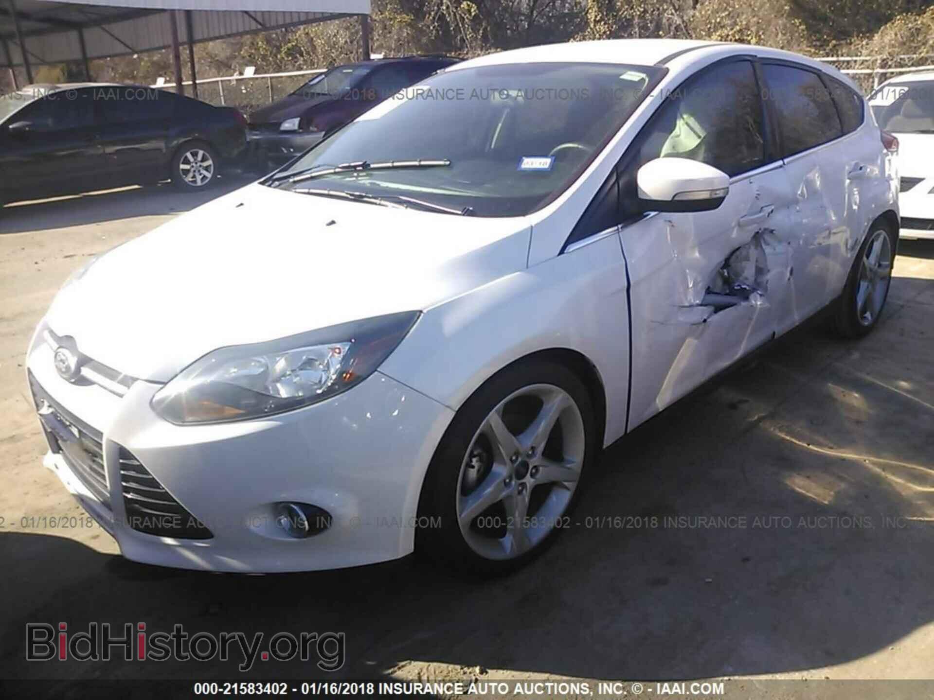 2014 Ford Focus - VIN: 1FADP3N2XEL422393 - Photo 2