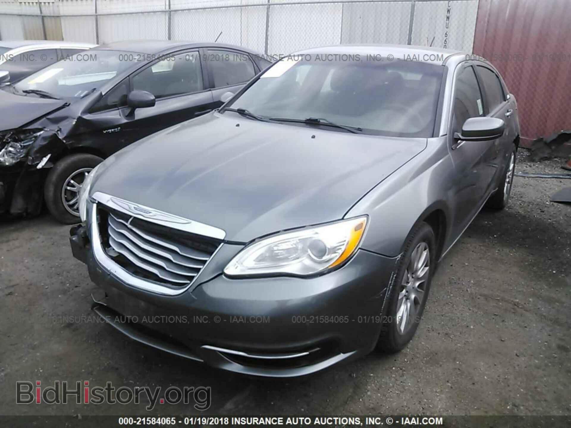 2012 Chrysler 200 - VIN: 1C3CCBAB3CN261862 - Фото 2