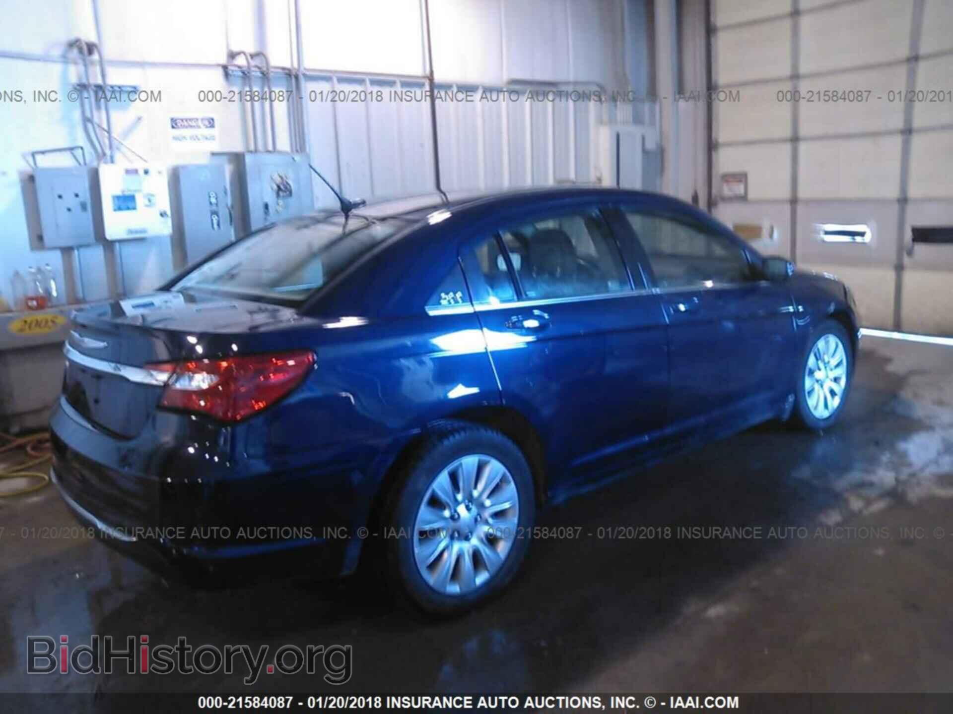 2013 Chrysler 200 - VIN: 1C3CCBAG3DN729098 - Фото 4