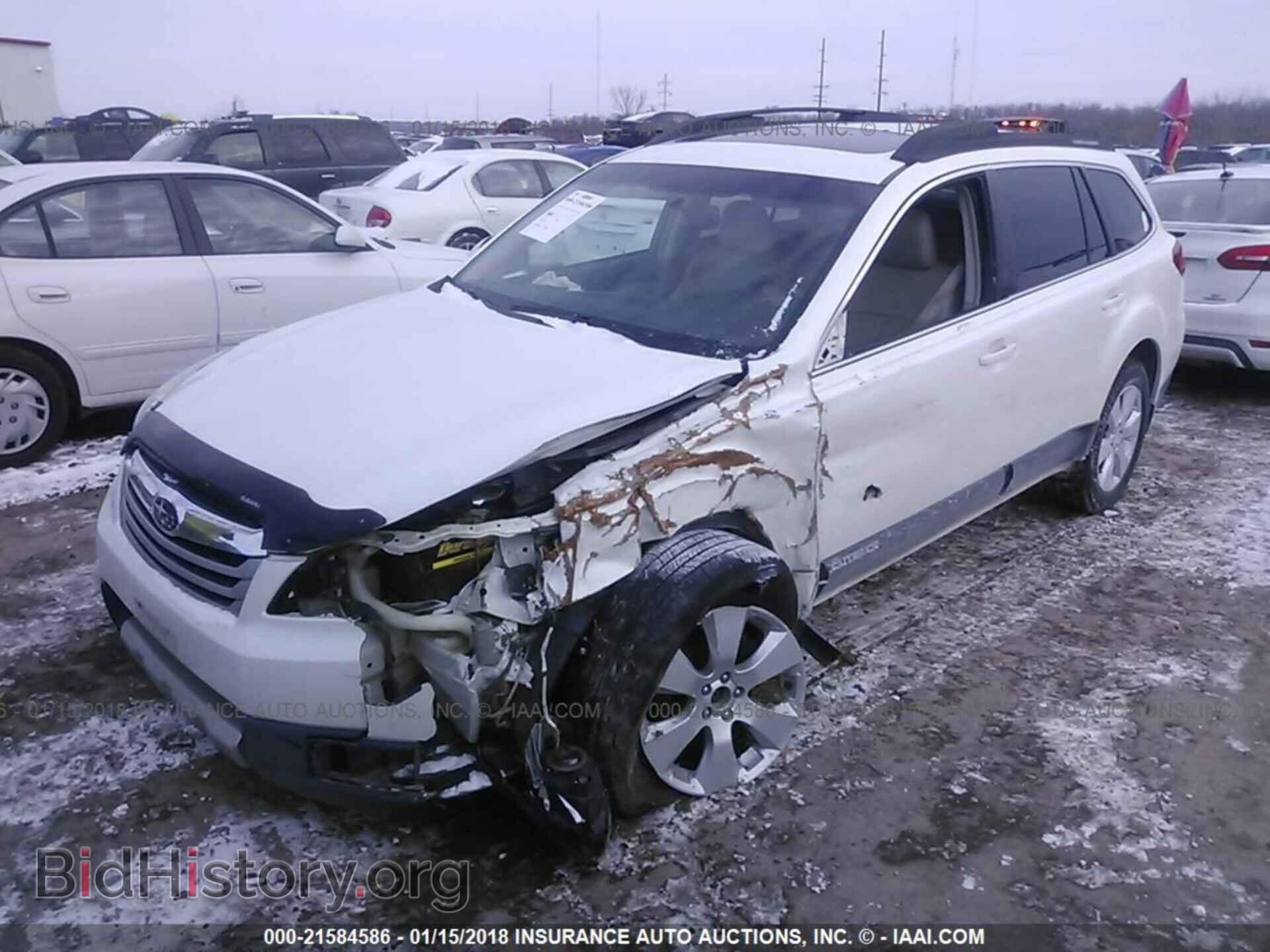 2011 Subaru Outback - VIN: 4S4BRCKC8B3377633 - Фото 2