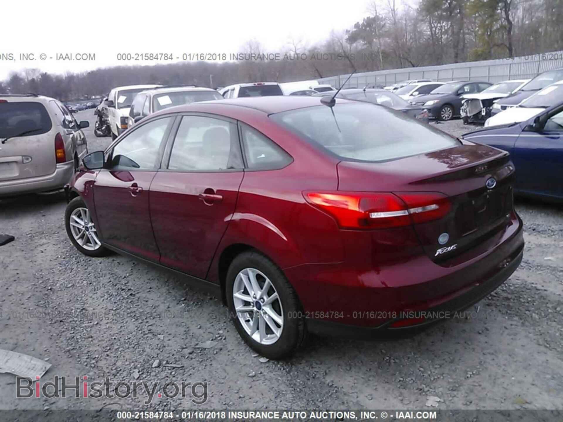 2016 Ford Focus - VIN: 1FADP3F26GL248761 - Photo 4