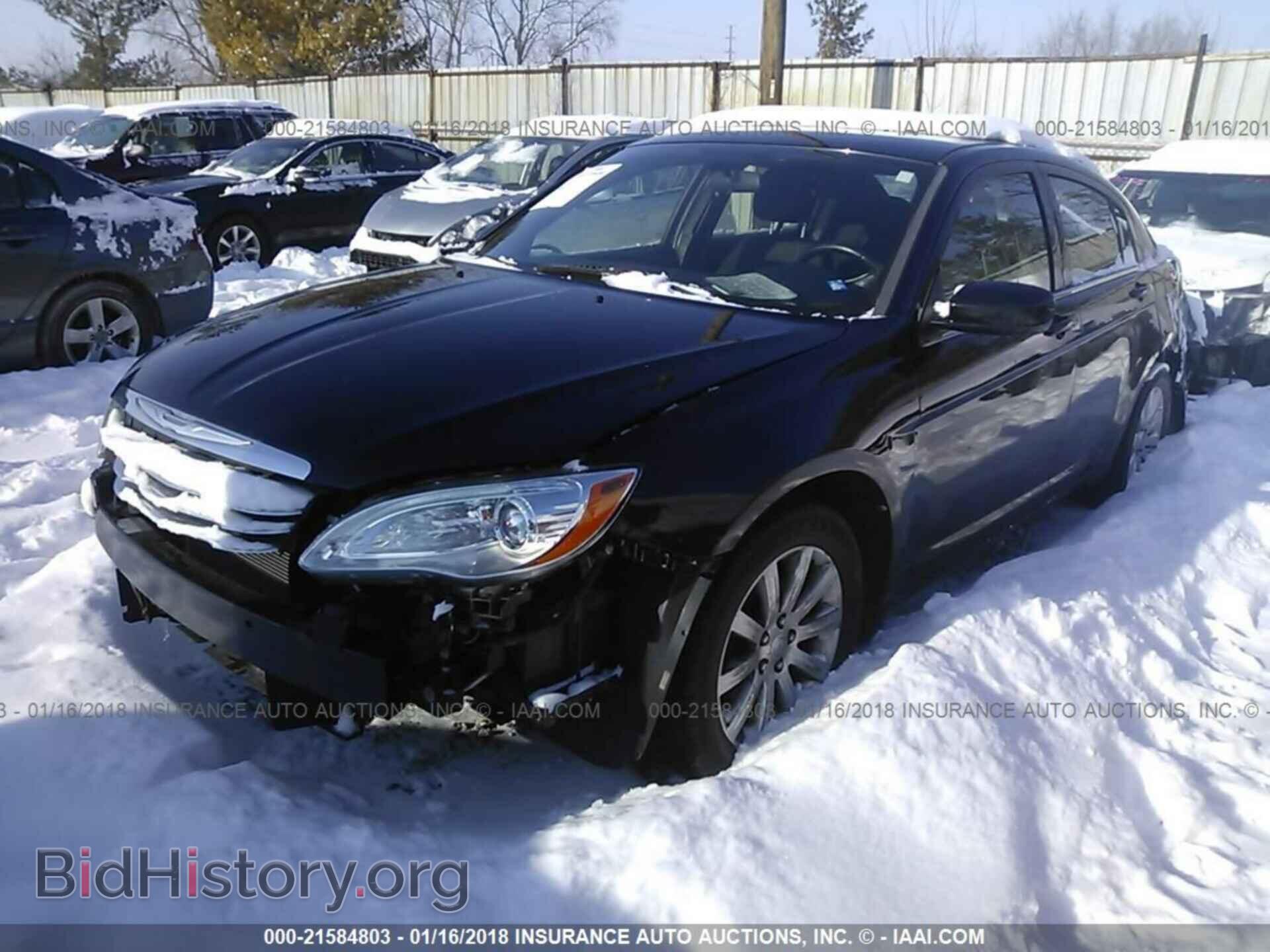 2011 Chrysler 200 - VIN: 1C3BC1FB5BN569936 - Photo 2