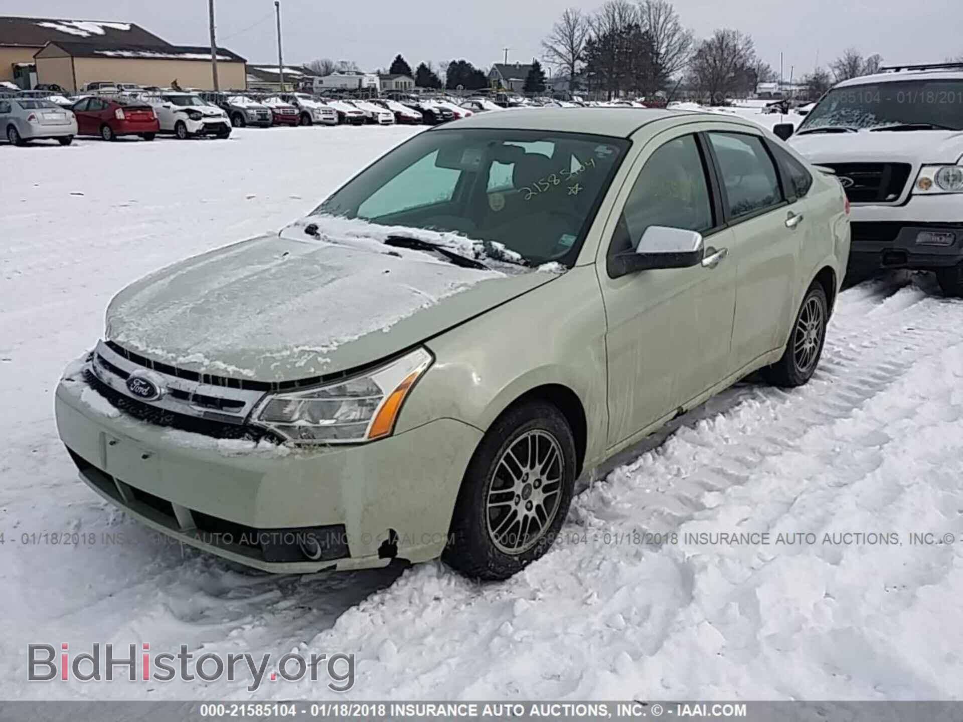 2011 Ford Focus - VIN: 1FAHP3FN8BW155520 - Фото 2
