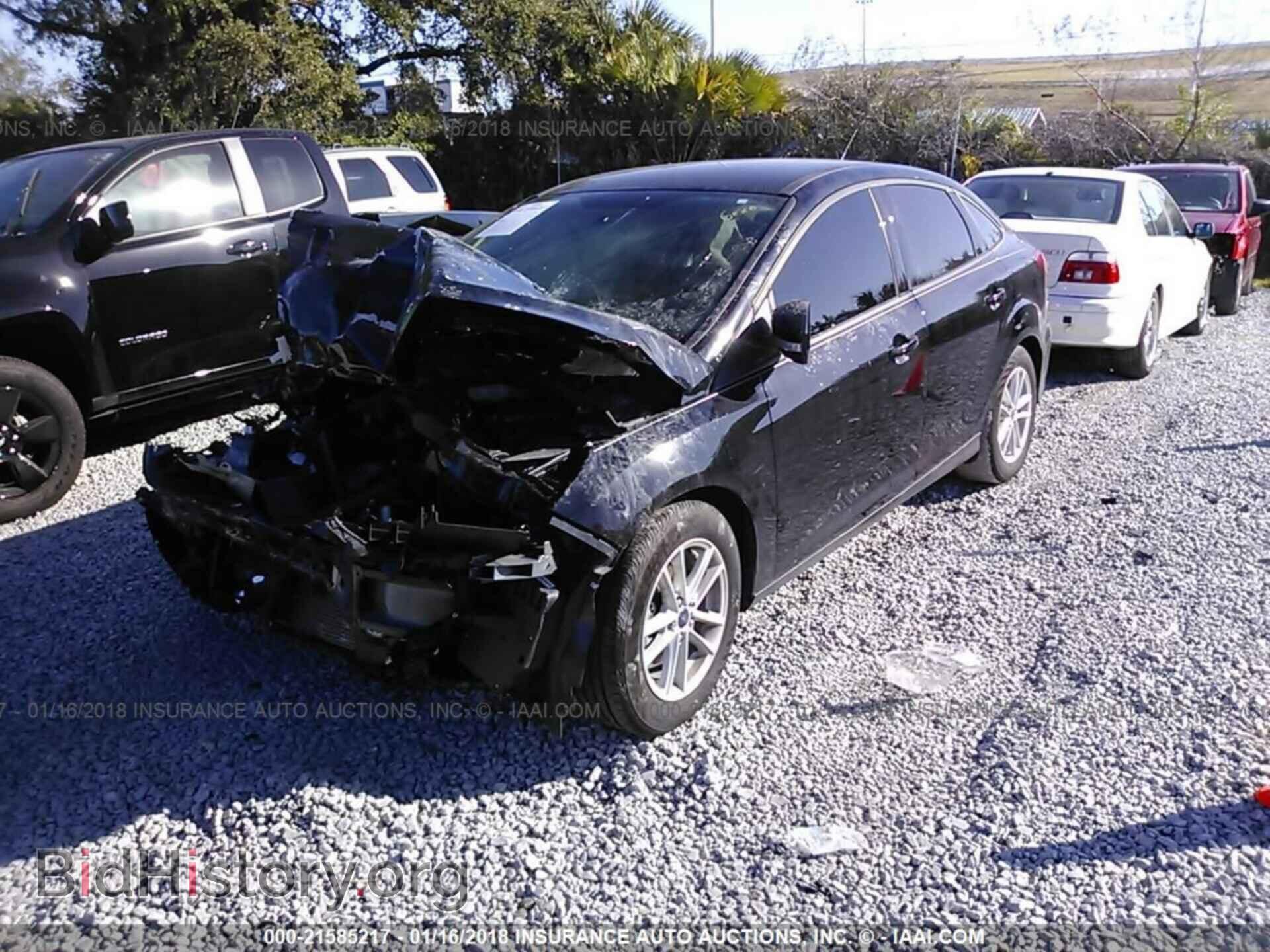 2017 Ford Focus - VIN: 1FADP3F25HL251989 - Photo 2