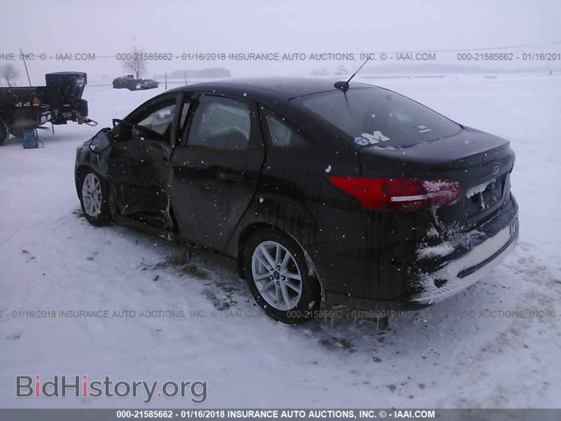 2016 Ford Focus - VIN: 1FADP3F28GL251998 - Photo 3