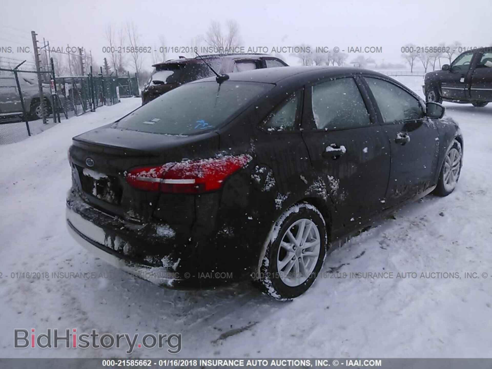 2016 Ford Focus - VIN: 1FADP3F28GL251998 - Photo 4