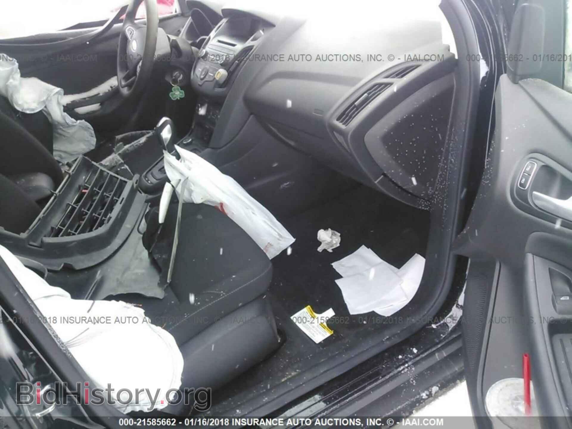 2016 Ford Focus - VIN: 1FADP3F28GL251998 - Photo 5