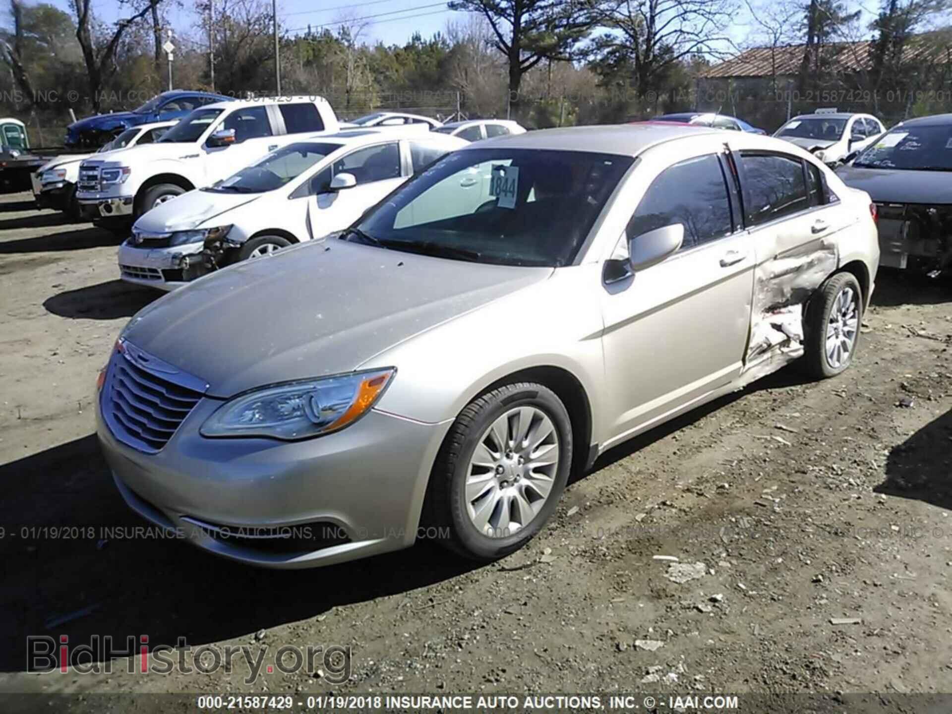 2014 Chrysler 200 - VIN: 1C3CCBAB3EN168018 - Photo 2