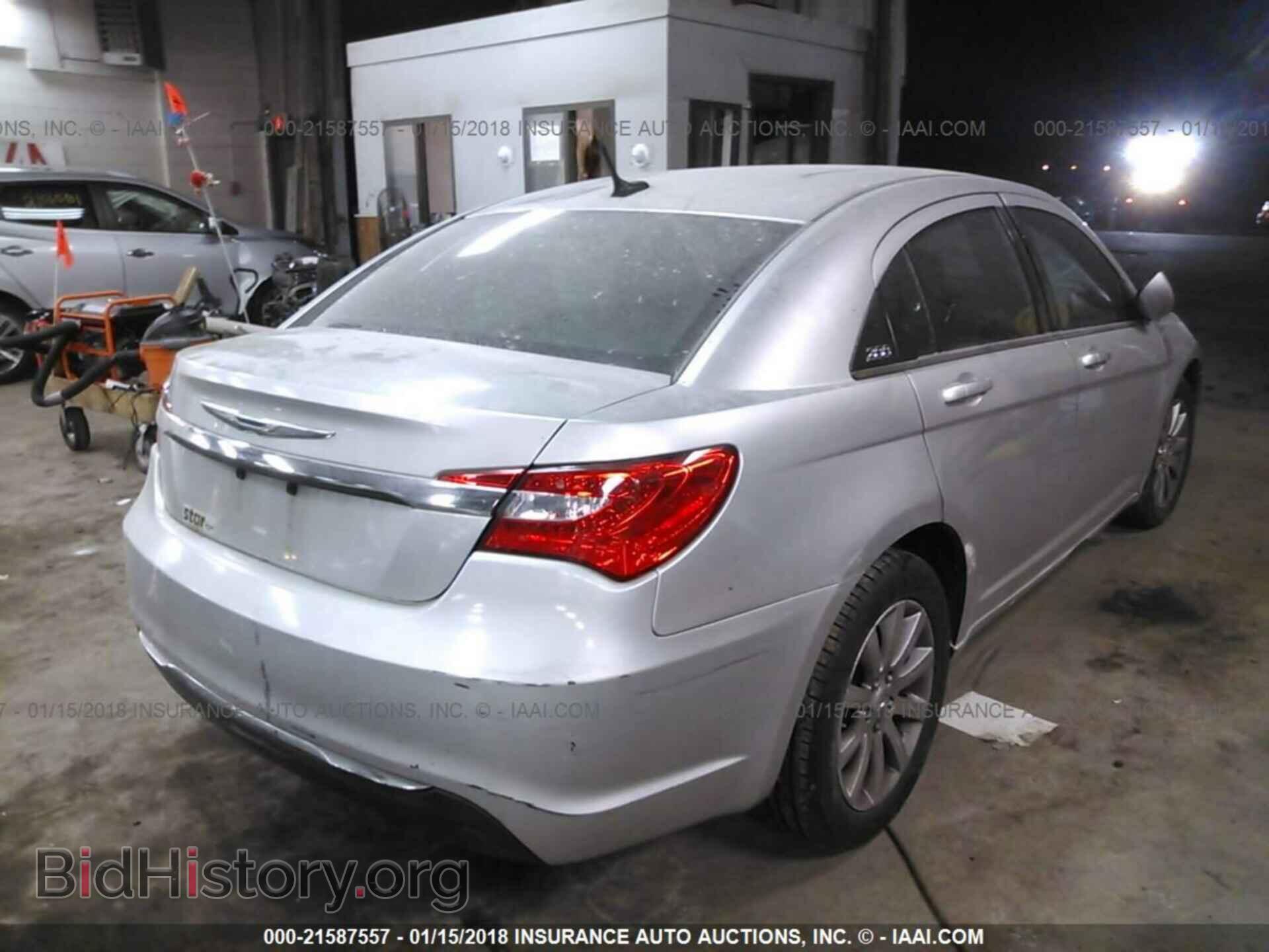 2011 Chrysler 200 - VIN: 1C3BC1FBXBN531392 - Photo 4
