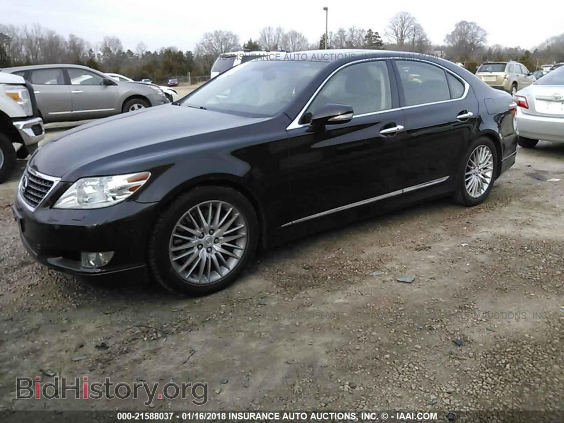 2011 Lexus Ls - VIN: JTHBL5EF2B5106741 - Photo 2