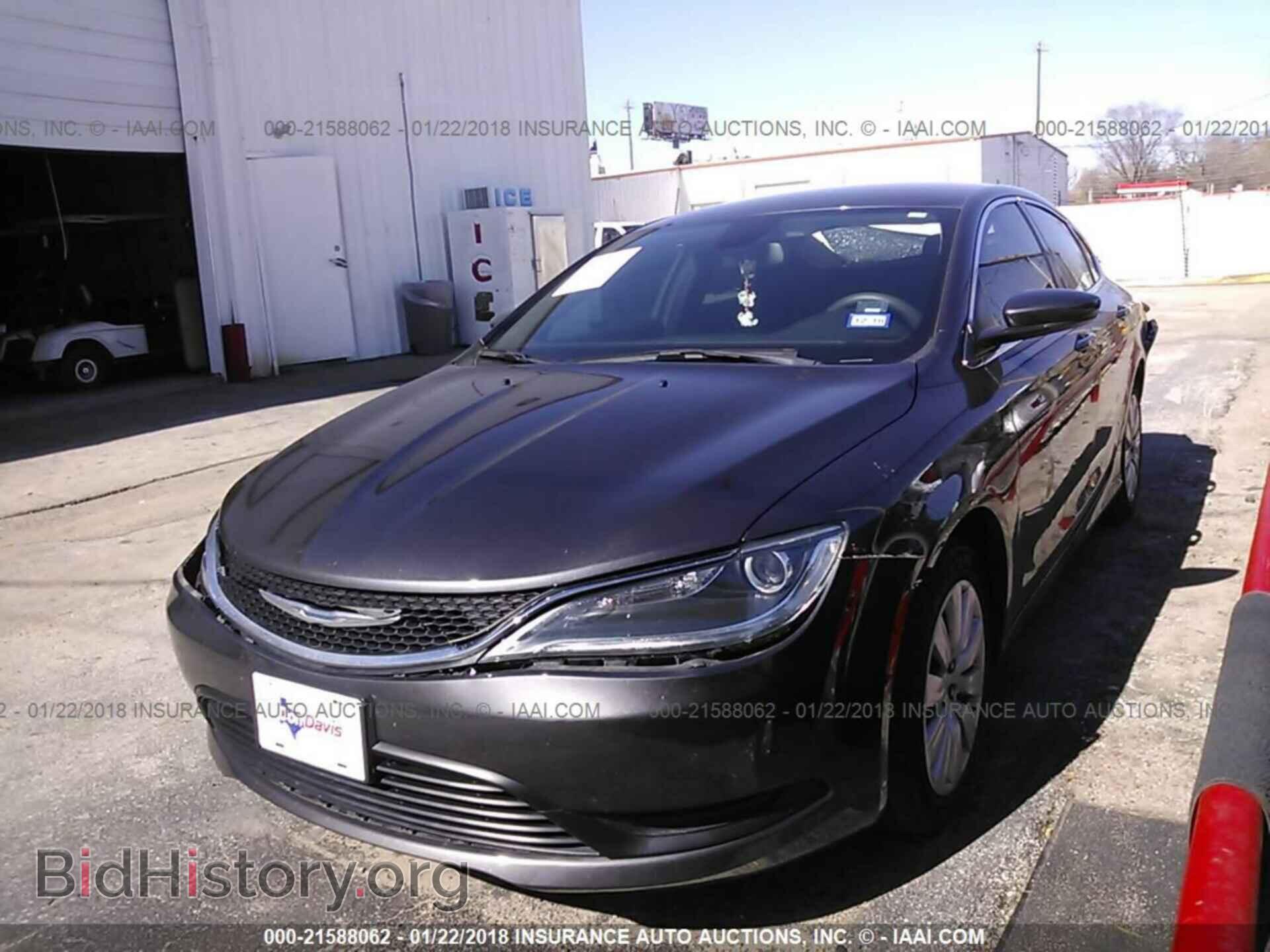 2016 Chrysler 200 - VIN: 1C3CCCFB6GN134110 - Photo 2