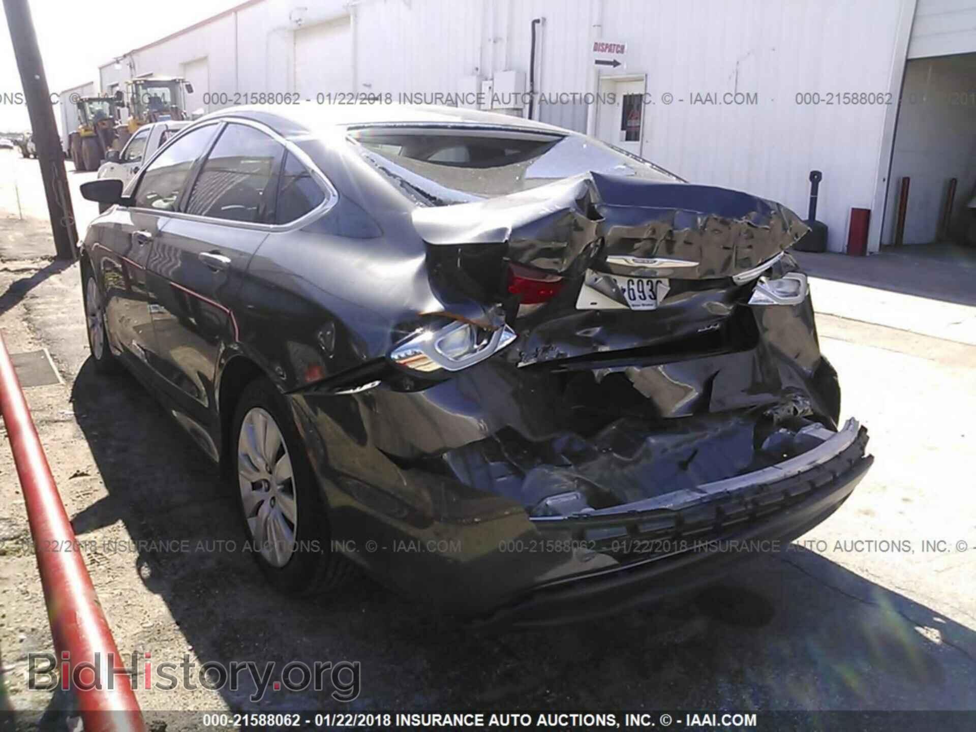 2016 Chrysler 200 - VIN: 1C3CCCFB6GN134110 - Photo 3