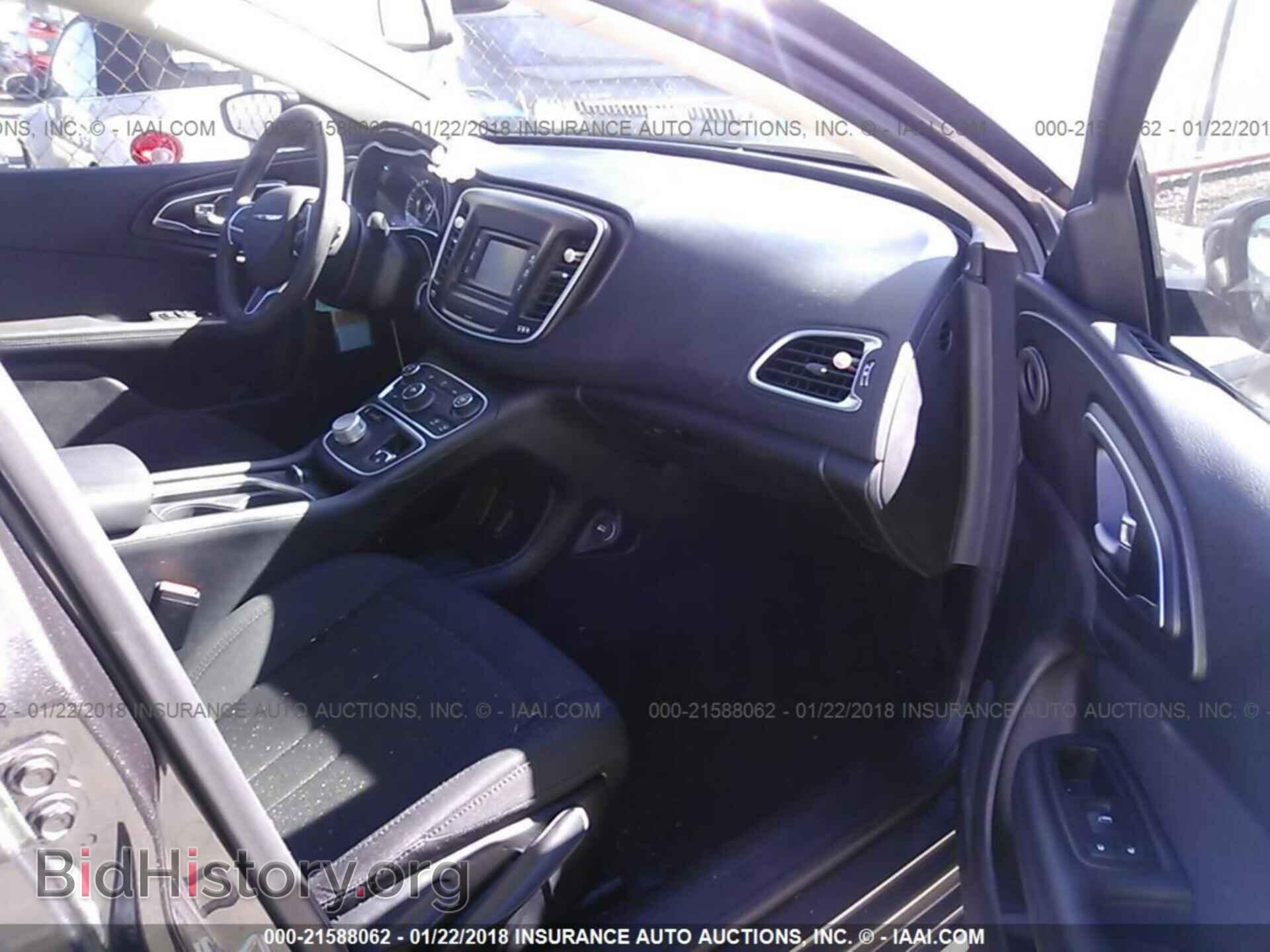 2016 Chrysler 200 - VIN: 1C3CCCFB6GN134110 - Photo 5