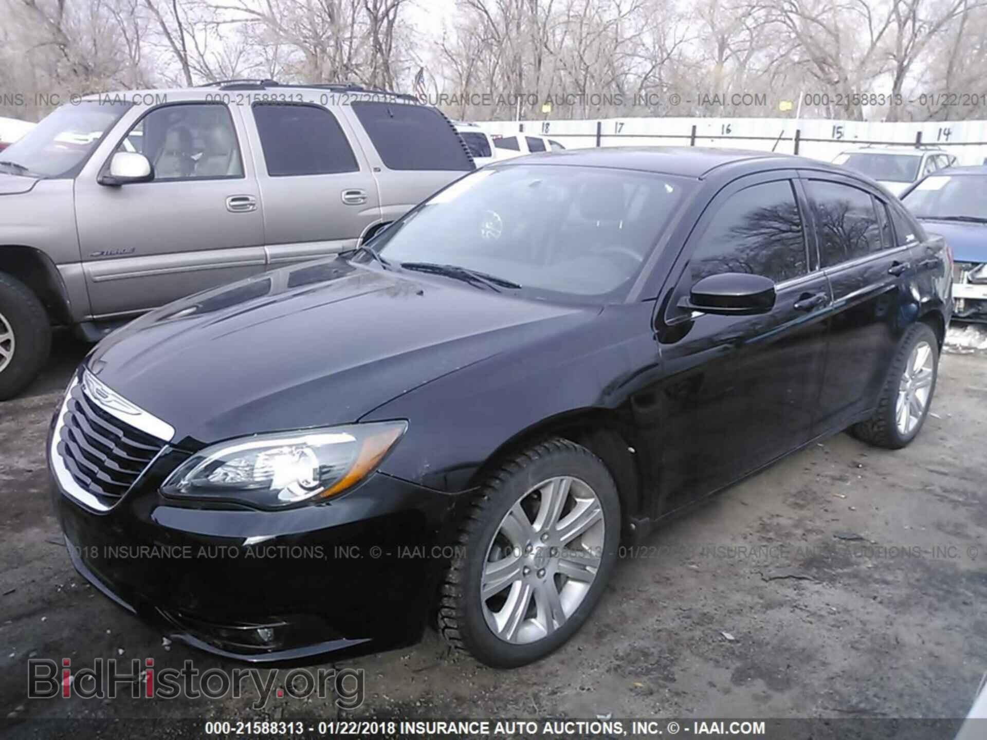 2012 Chrysler 200 - VIN: 1C3CCBHG2CN107273 - Фото 2