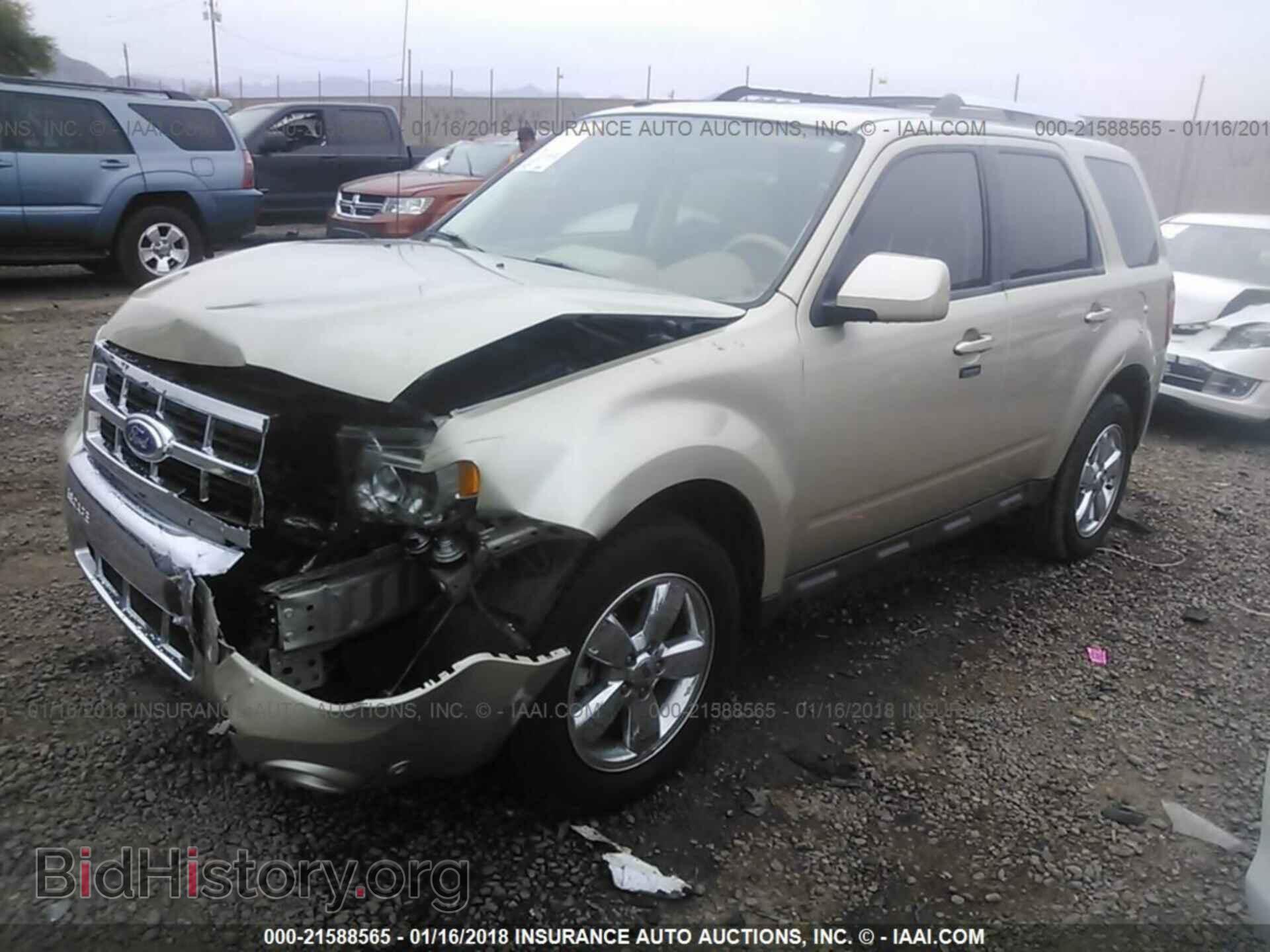 2011 Ford Escape - VIN: 1FMCU0EG8BKC17872 - Photo 2