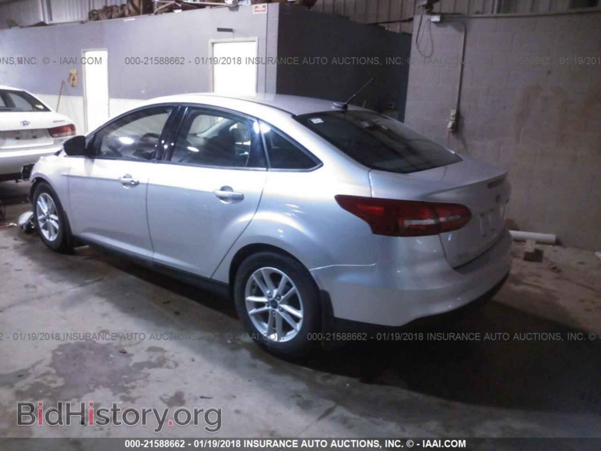 2016 Ford Focus - VIN: 1FADP3F2XGL215519 - Фото 3