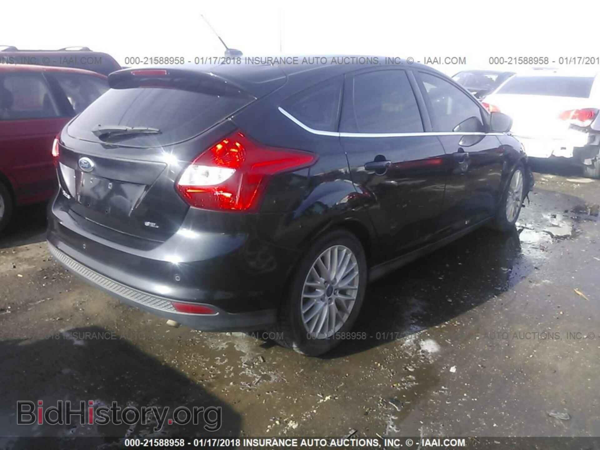 2012 Ford Focus - VIN: 1FAHP3M20CL140747 - Photo 4