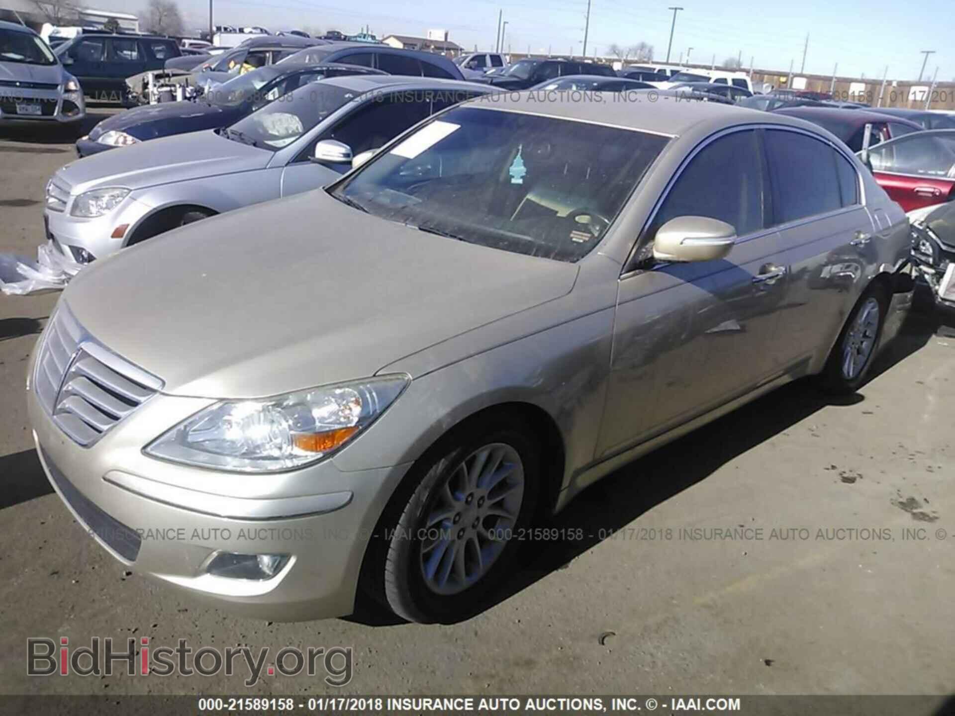 2011 Hyundai Genesis - VIN: KMHGC4DE3BU115847 - Фото 2