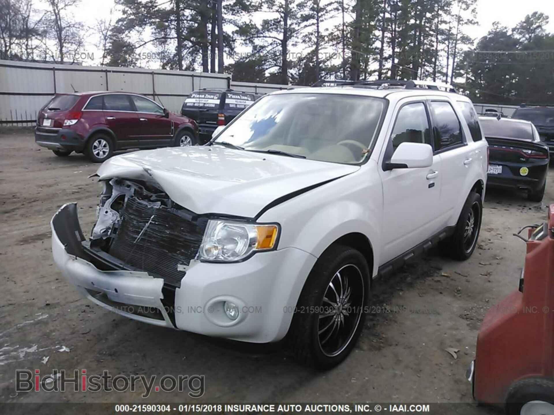 2011 Ford Escape - VIN: 1FMCU0E73BKC29475 - Фото 2