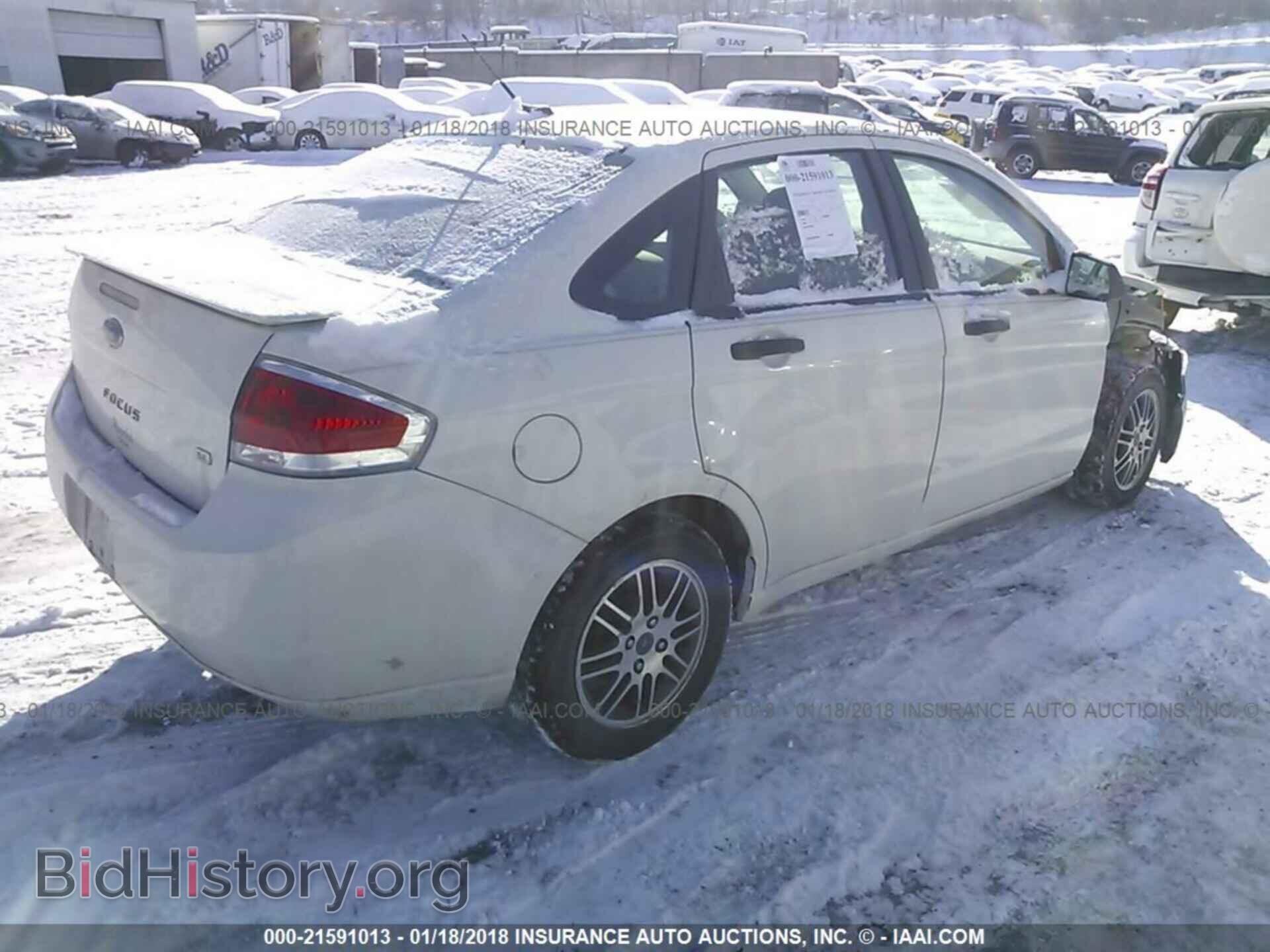 2011 Ford Focus - VIN: 1FAHP3FN4BW199840 - Фото 4