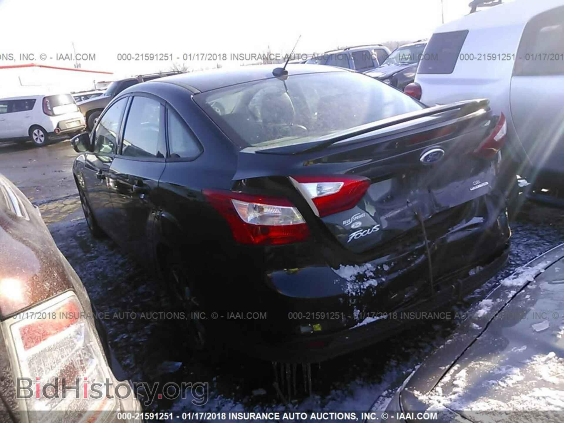 2014 Ford Focus - VIN: 1FADP3F23EL107420 - Photo 3