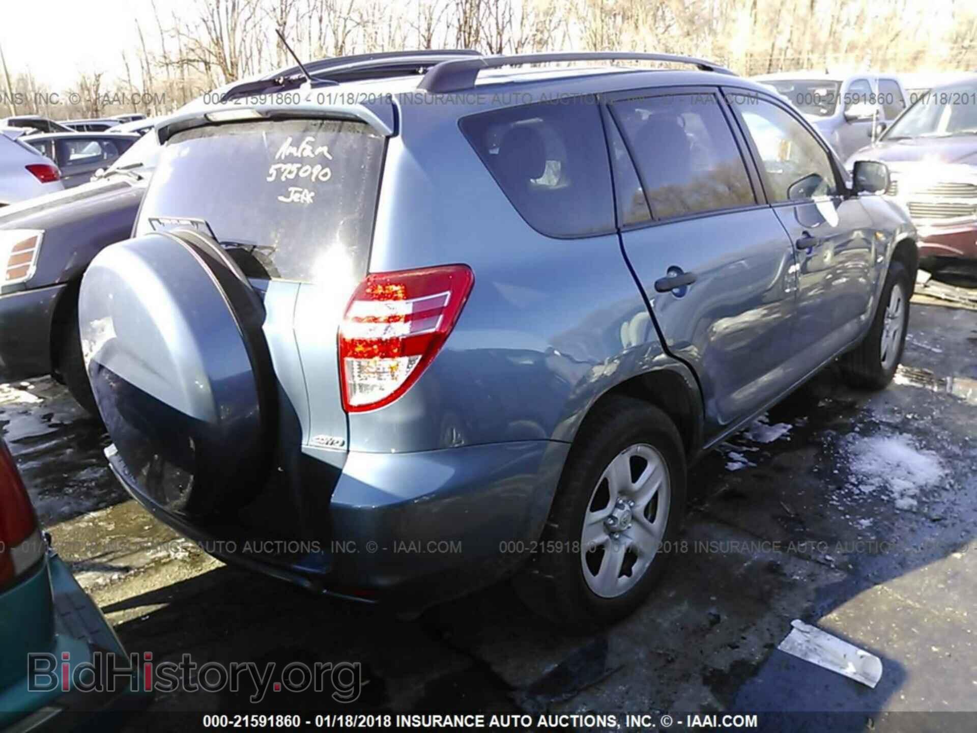 2011 Toyota Rav4 - VIN: 2T3BF4DV4BW158263 - Photo 4
