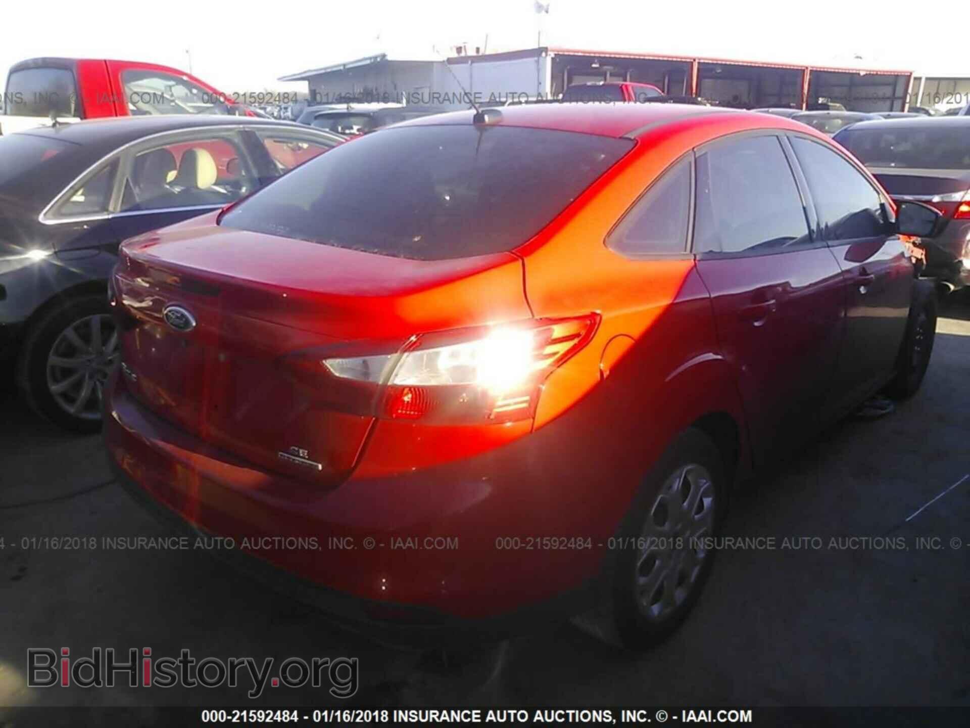 2012 Ford Focus - VIN: 1FAHP3F23CL386124 - Photo 4