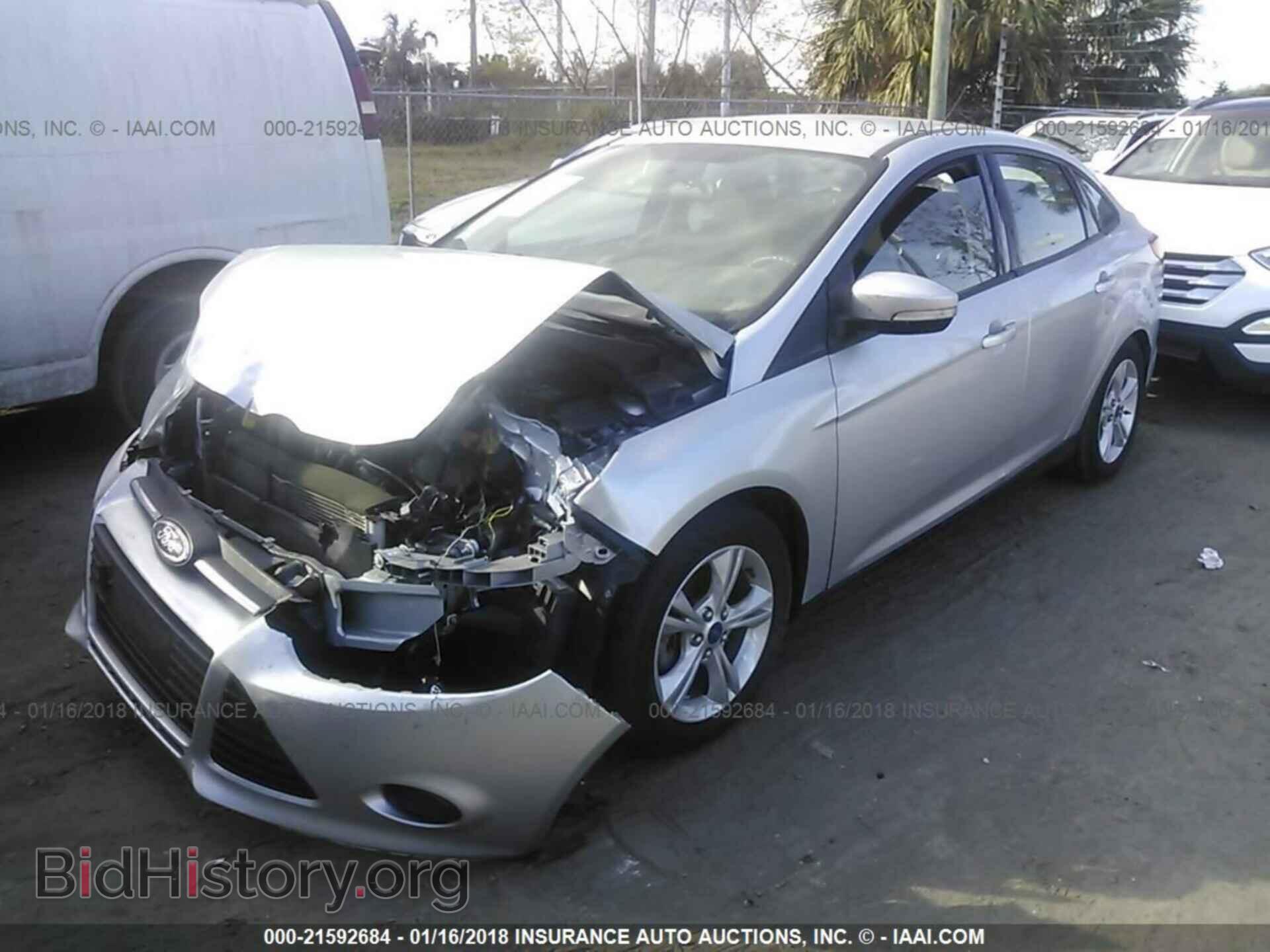 2014 Ford Focus - VIN: 1FADP3F28EL215290 - Фото 2