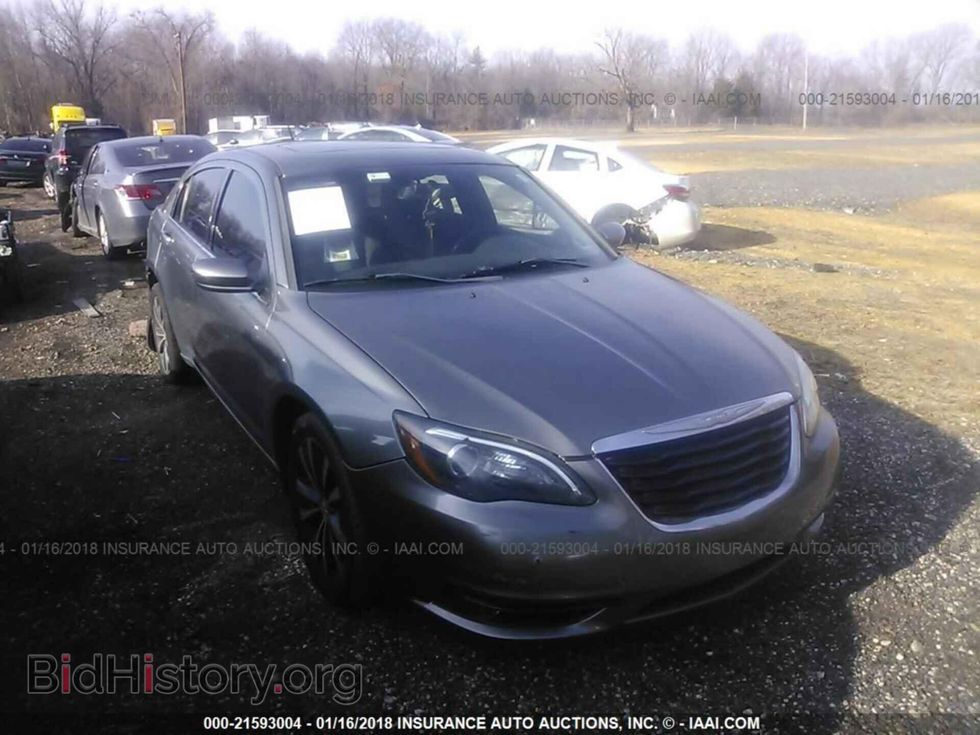 Photo 1C3BC8FG7BN600835 - Chrysler 200 2011