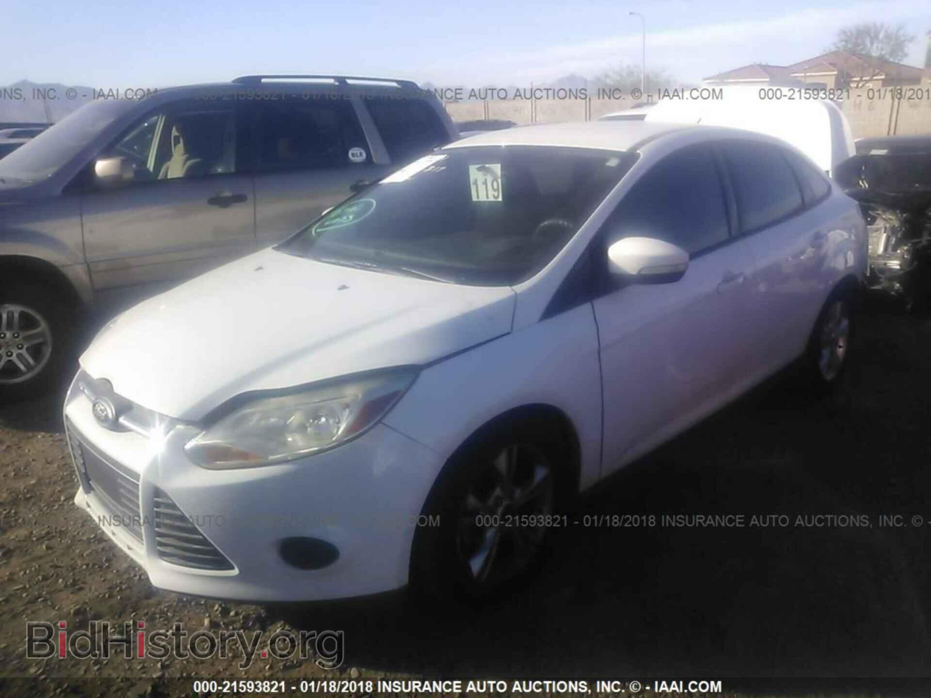 2013 Ford Focus - VIN: 1FADP3F22DL212836 - Фото 2