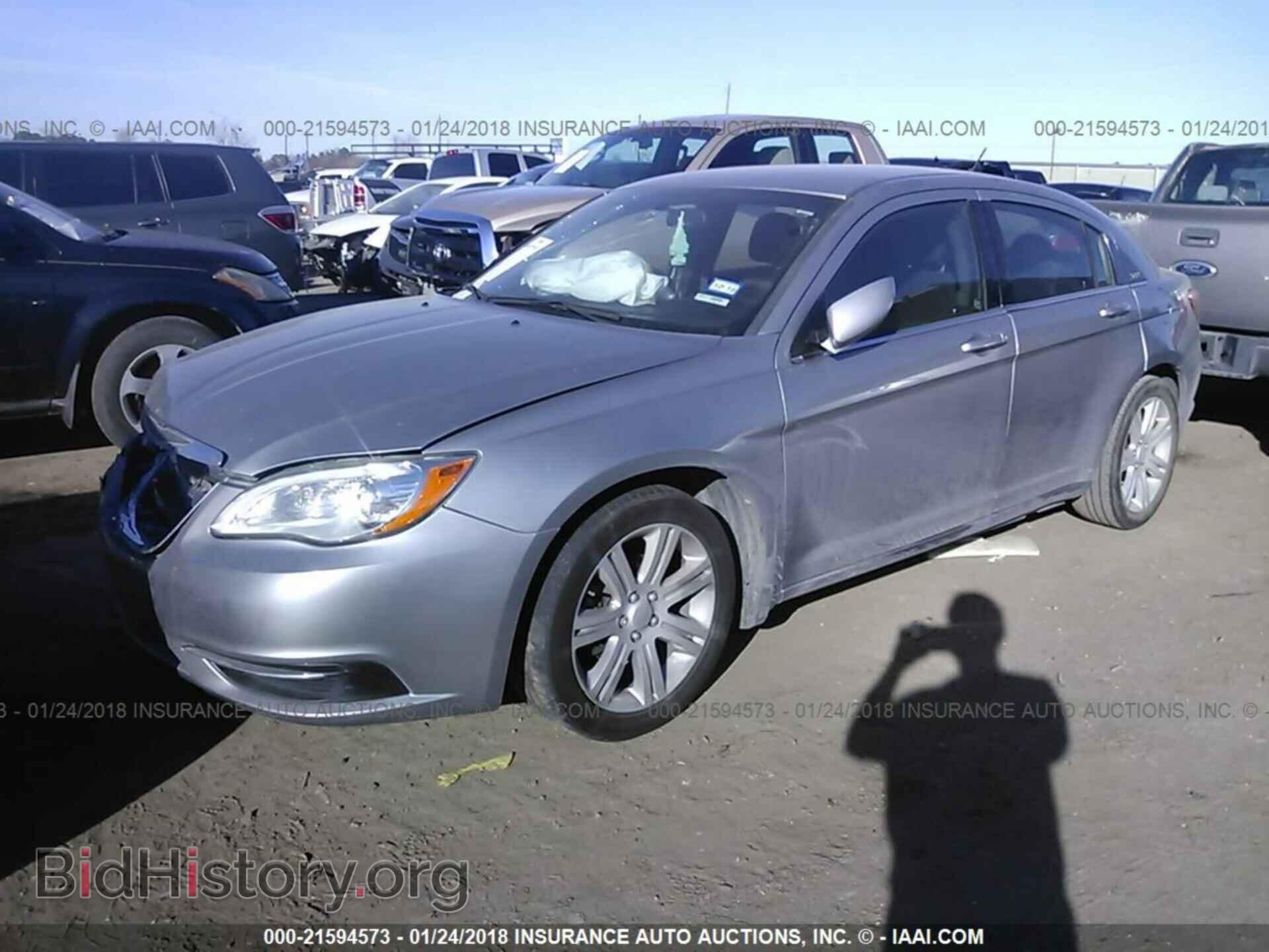 2013 Chrysler 200 - VIN: 1C3CCBAB6DN671413 - Photo 2