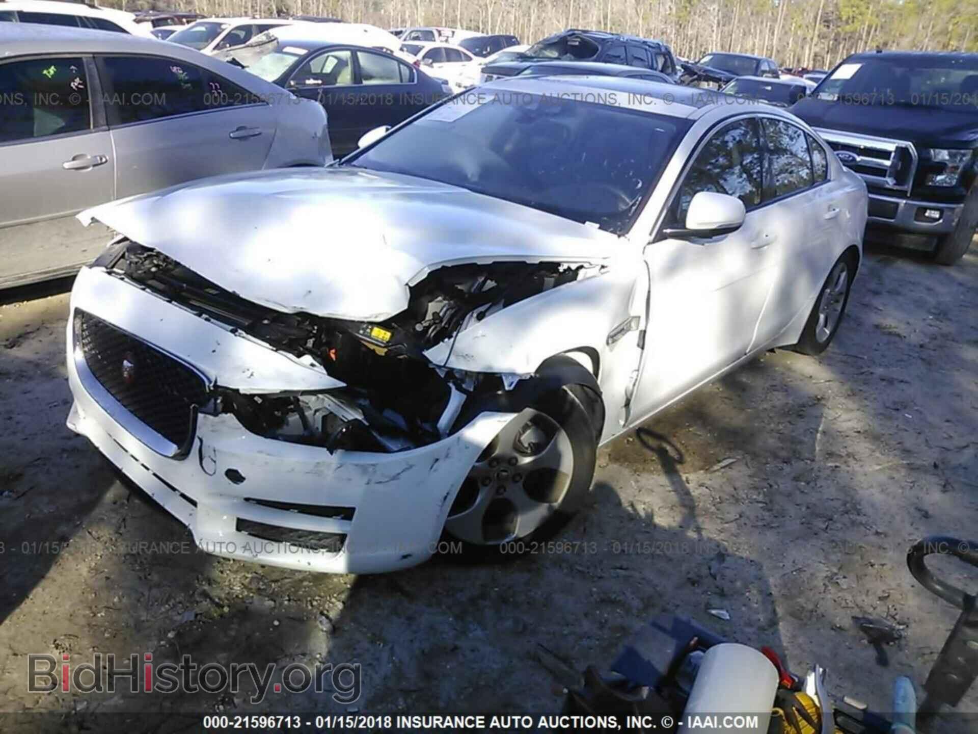 2017 Jaguar Xe - VIN: SAJAR4BG3HA978480 - Фото 2