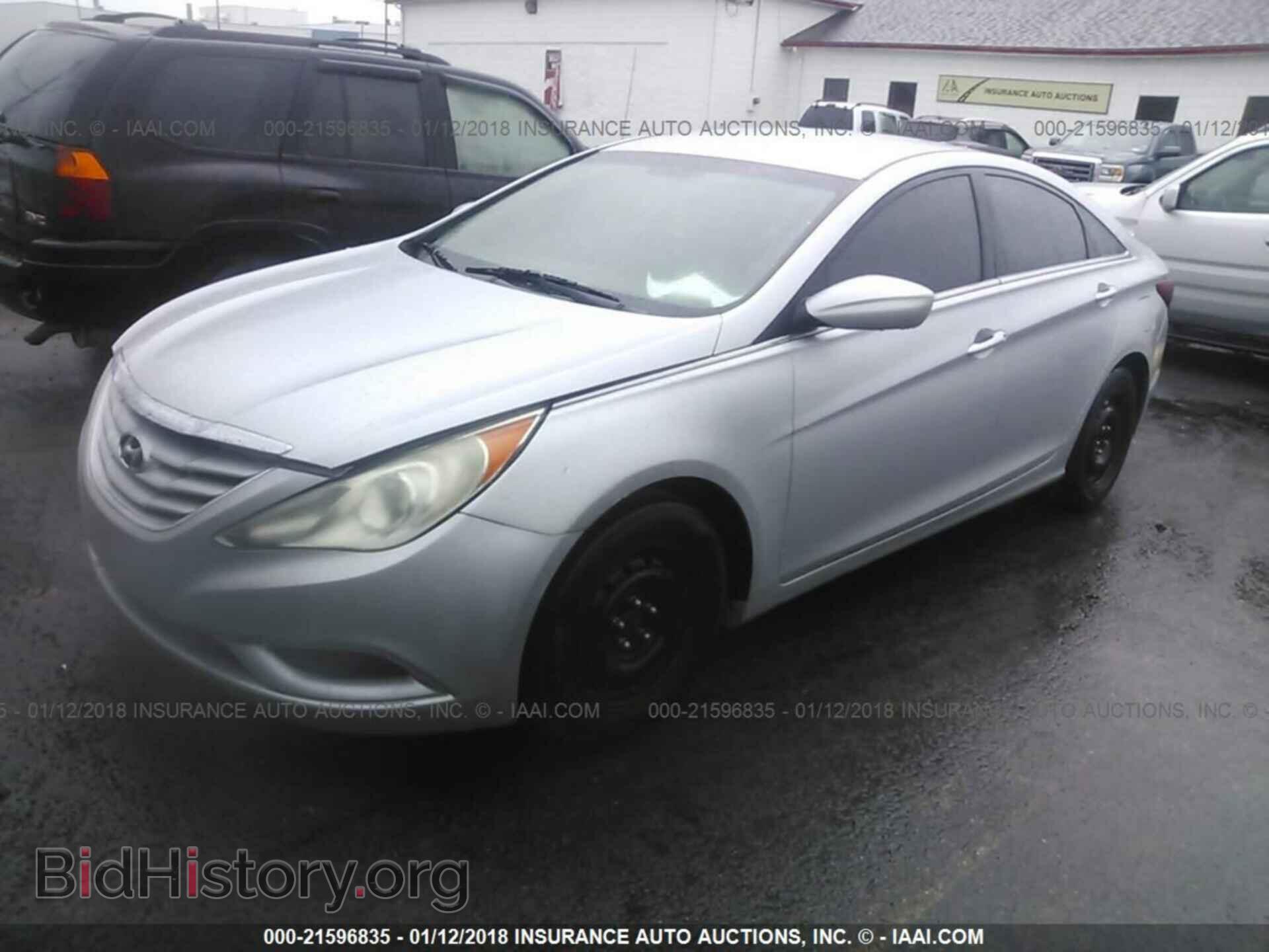 2012 Hyundai Sonata - VIN: 5NPEB4ACXCH463500 - Photo 2