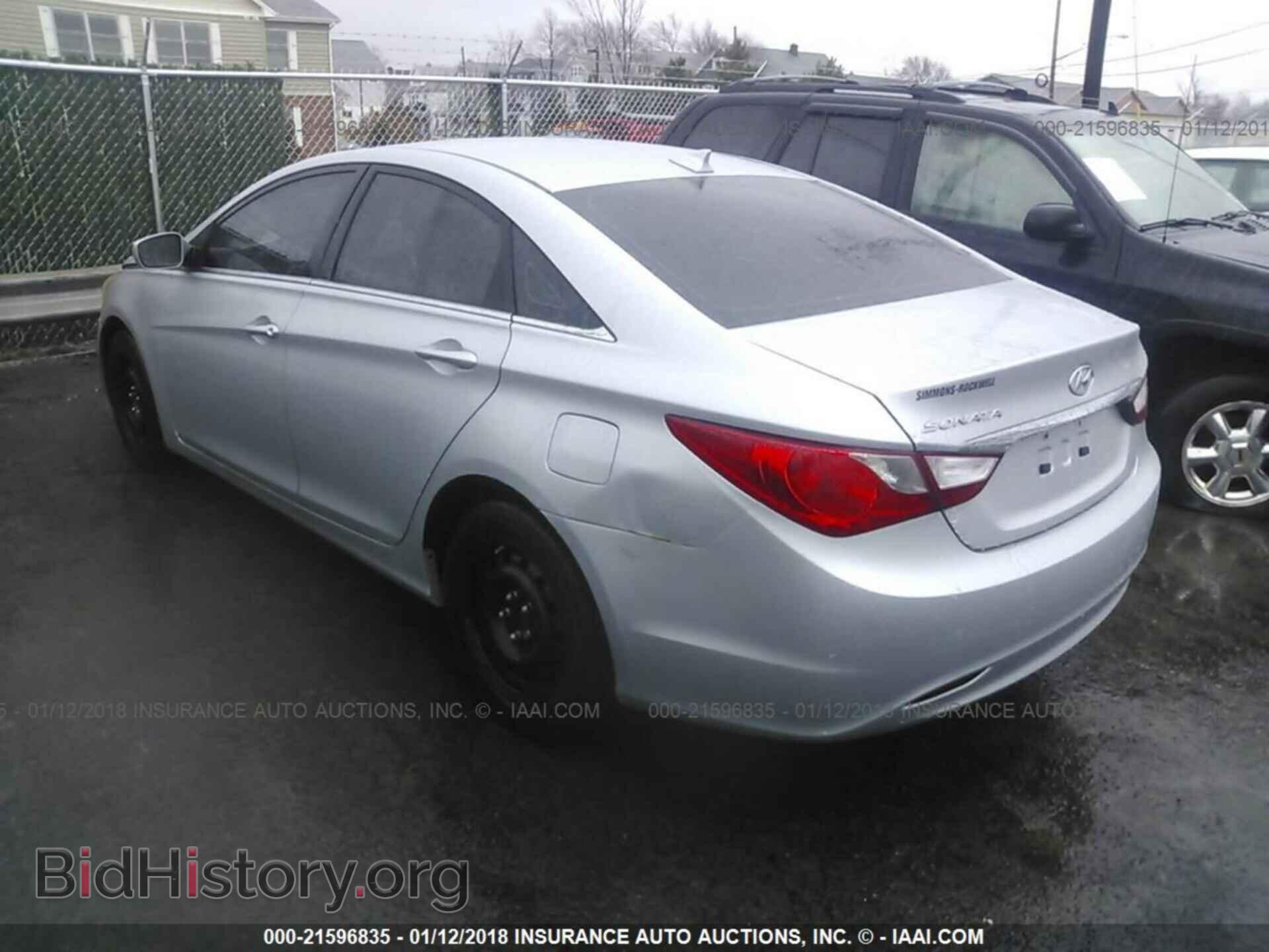 2012 Hyundai Sonata - VIN: 5NPEB4ACXCH463500 - Photo 3