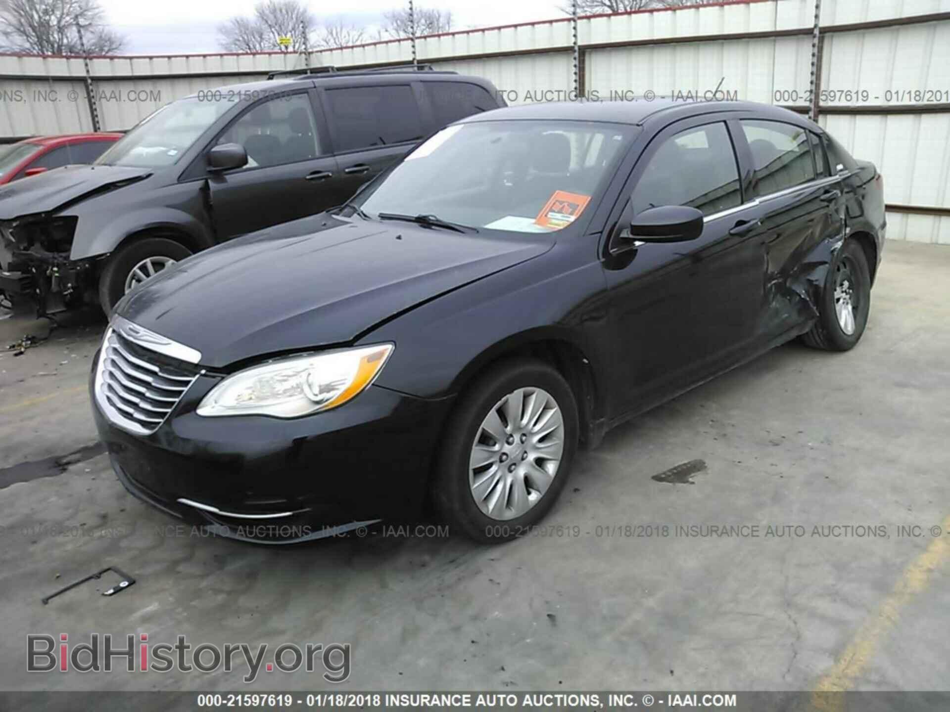 2013 Chrysler 200 - VIN: 1C3CCBAB7DN640591 - Photo 2