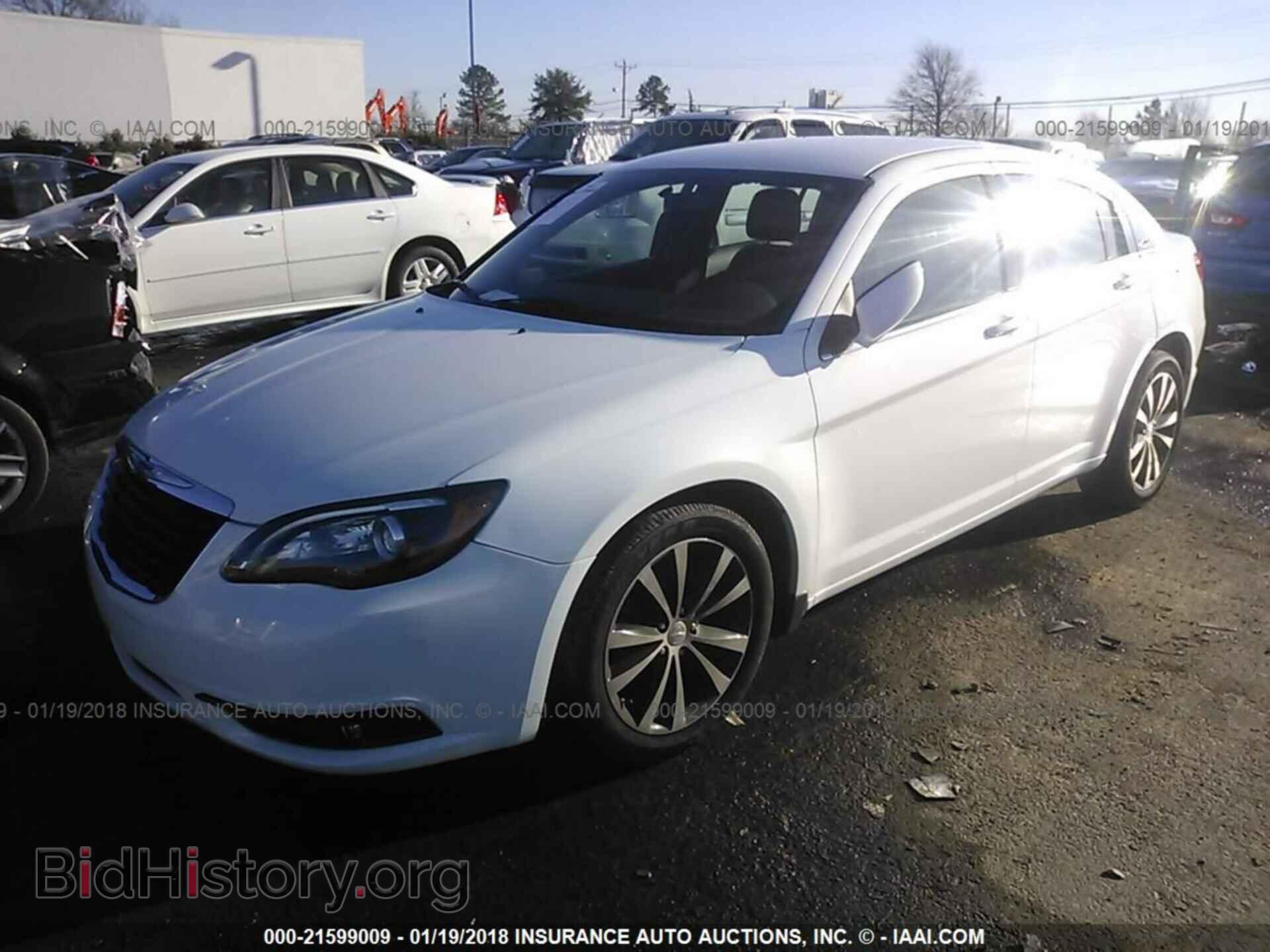 2014 Chrysler 200 - VIN: 1C3CCBCG4EN172474 - Photo 2