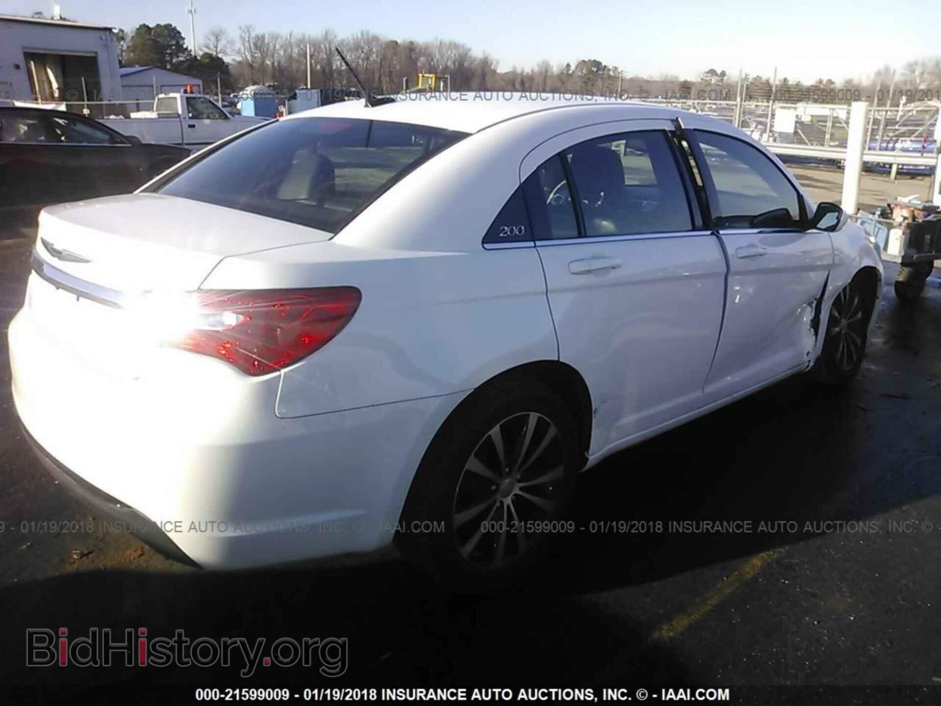 2014 Chrysler 200 - VIN: 1C3CCBCG4EN172474 - Photo 4