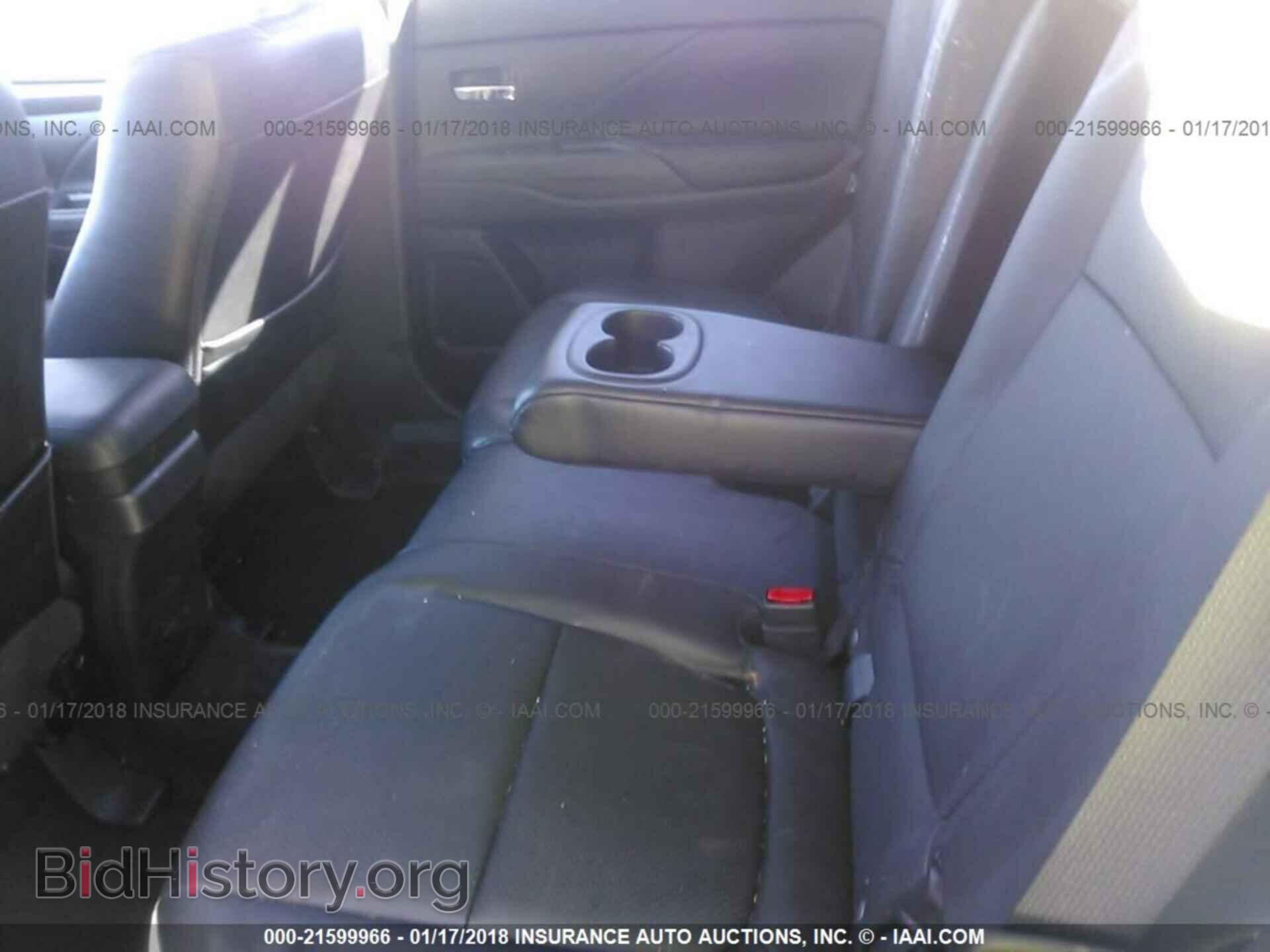 2016 Mitsubishi Outlander - VIN: JA4AD3A33GZ033772 - Фото 8