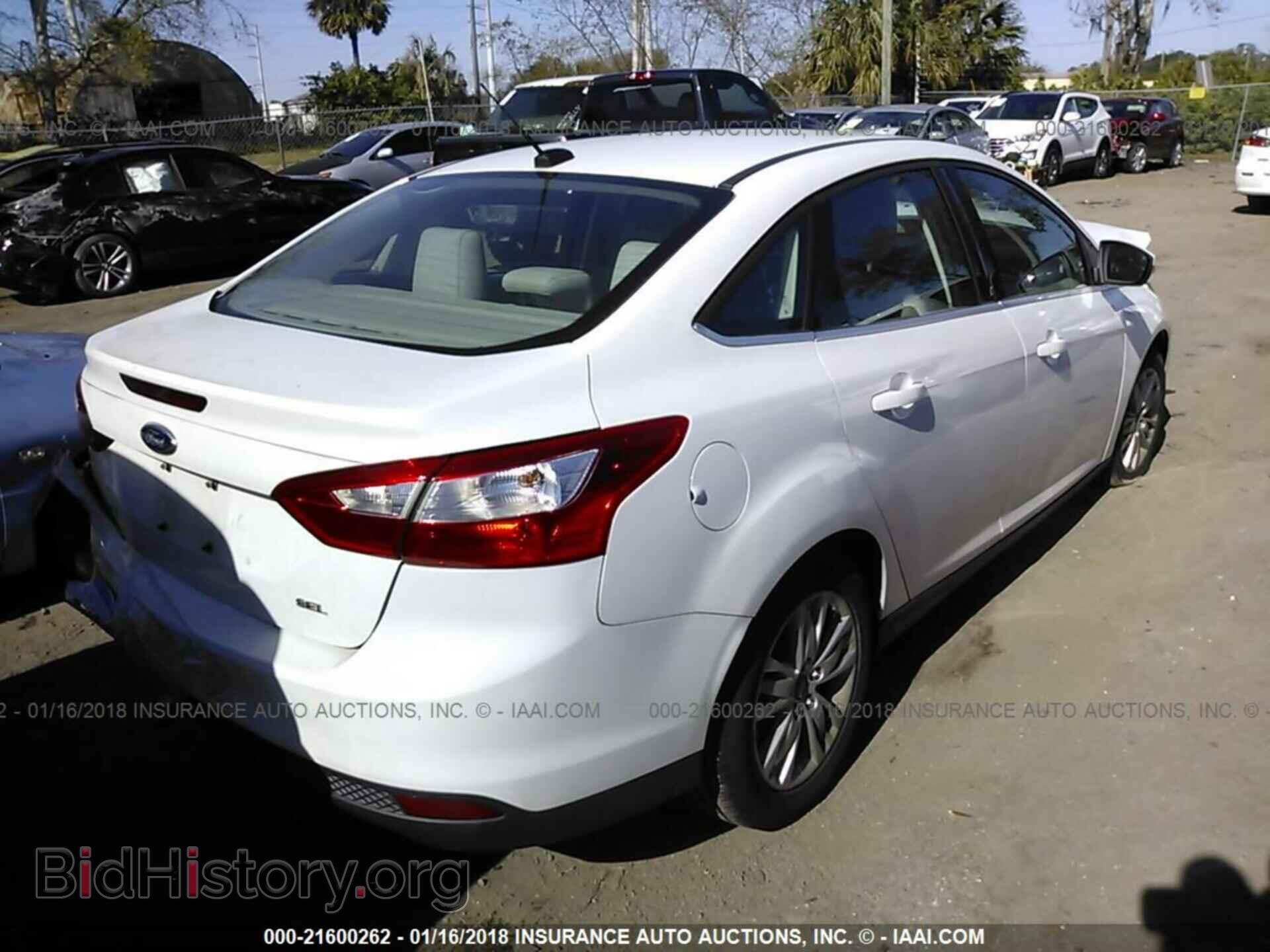 2012 Ford Focus - VIN: 1FAHP3H25CL339402 - Photo 4