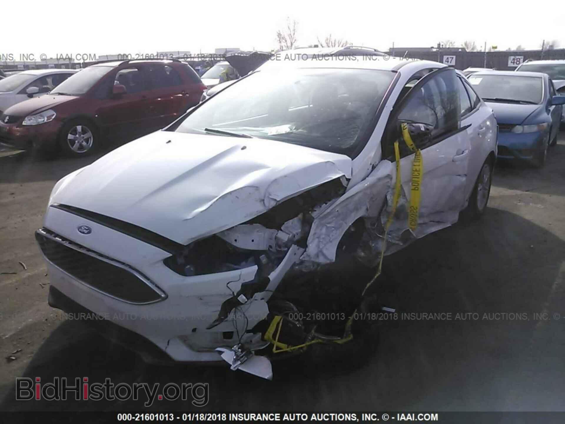 2015 Ford Focus - VIN: 1FADP3F28FL247657 - Photo 2
