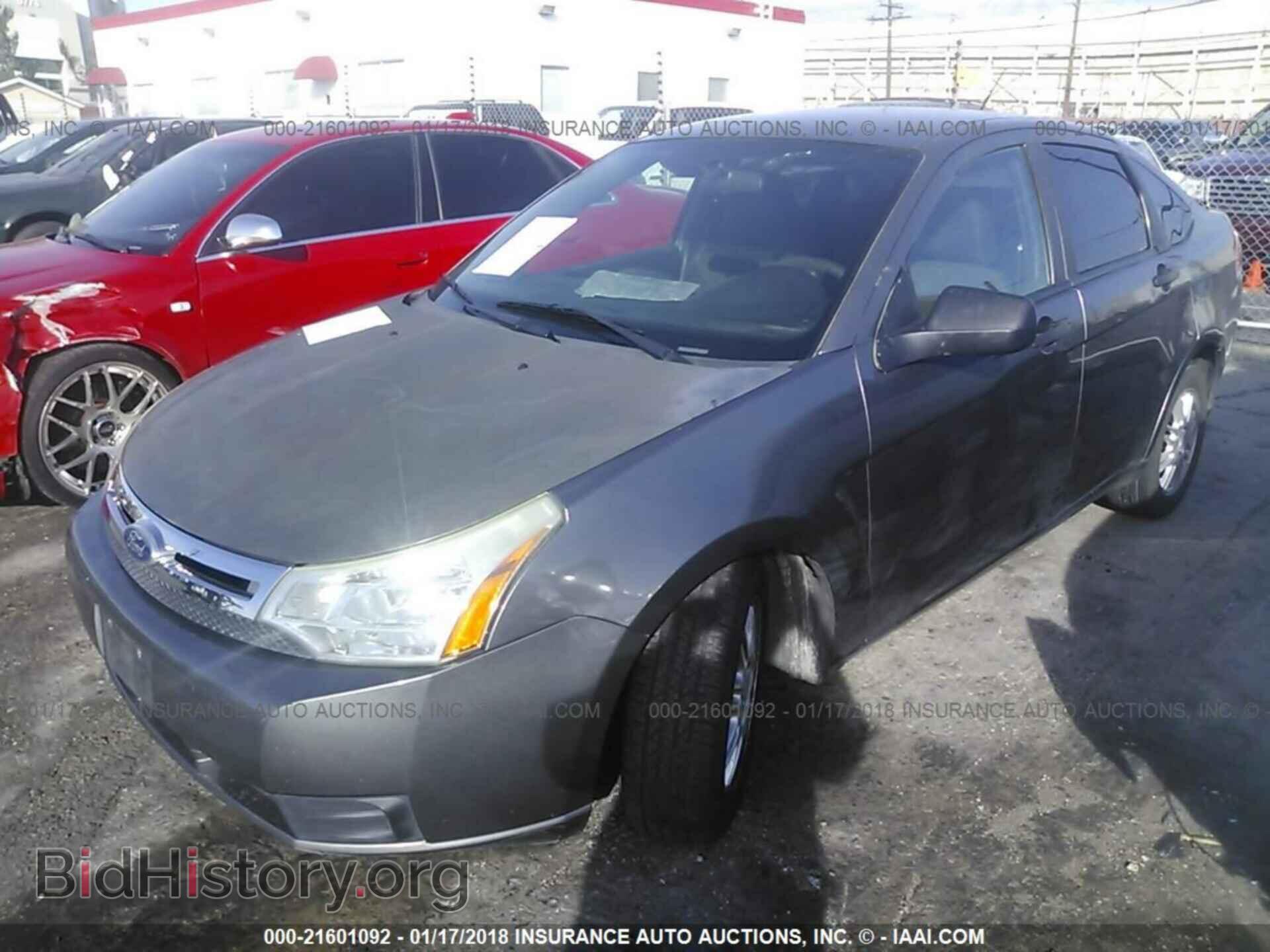 2011 Ford Focus - VIN: 1FAHP3FN0BW152644 - Фото 2