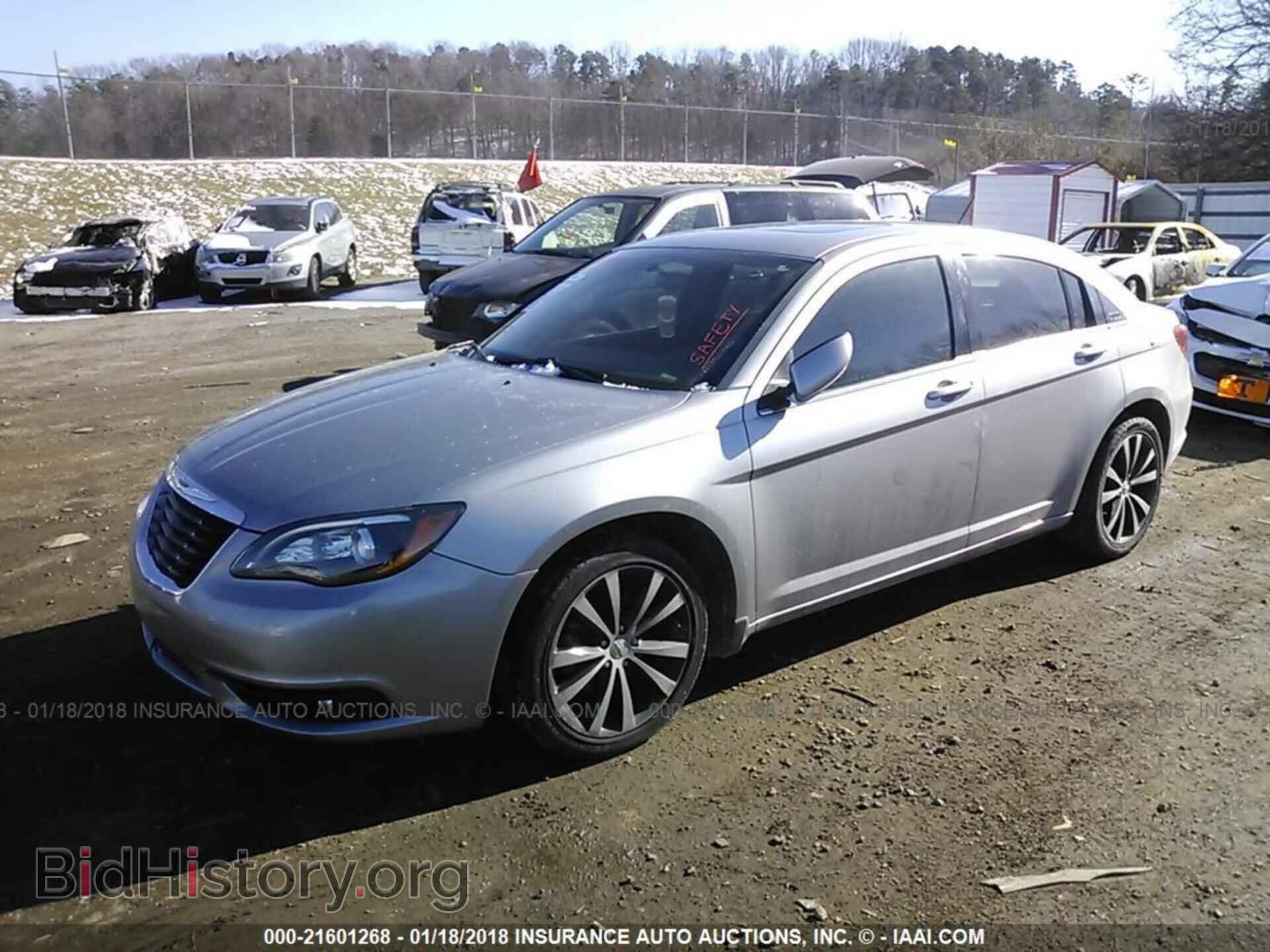 2014 Chrysler 200 - VIN: 1C3CCBBB7EN178663 - Photo 2