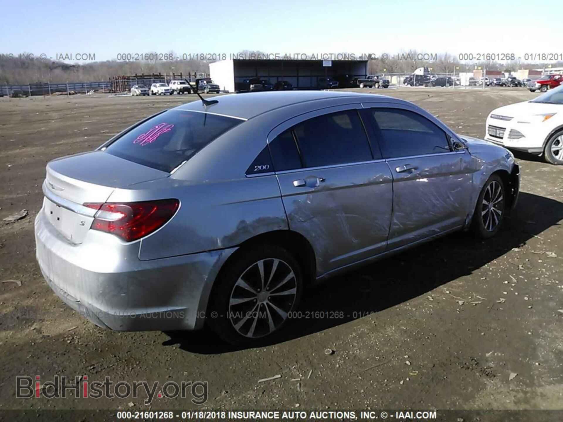 2014 Chrysler 200 - VIN: 1C3CCBBB7EN178663 - Photo 4