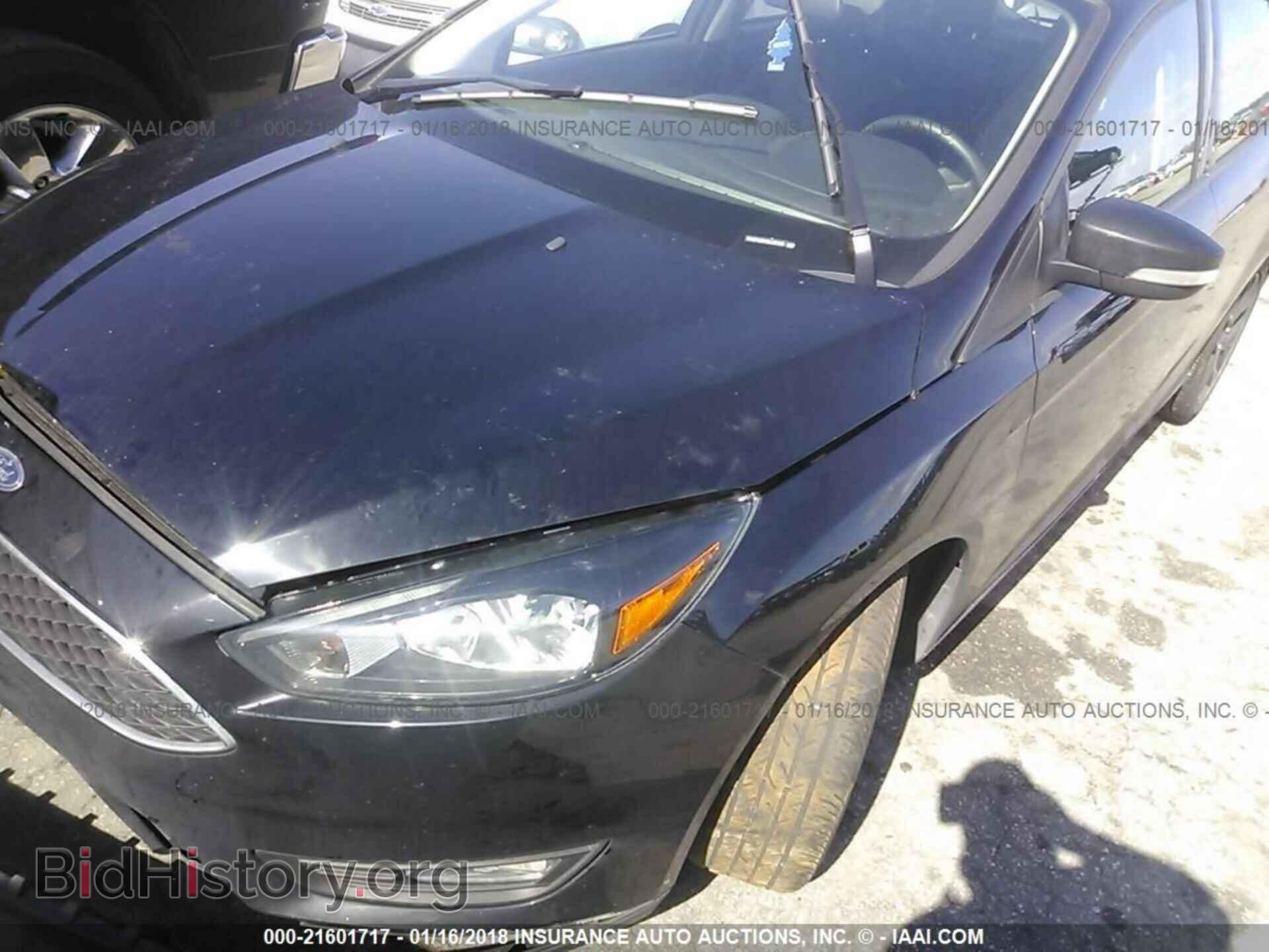 2016 Ford Focus - VIN: 1FADP3K21GL406638 - Photo 2