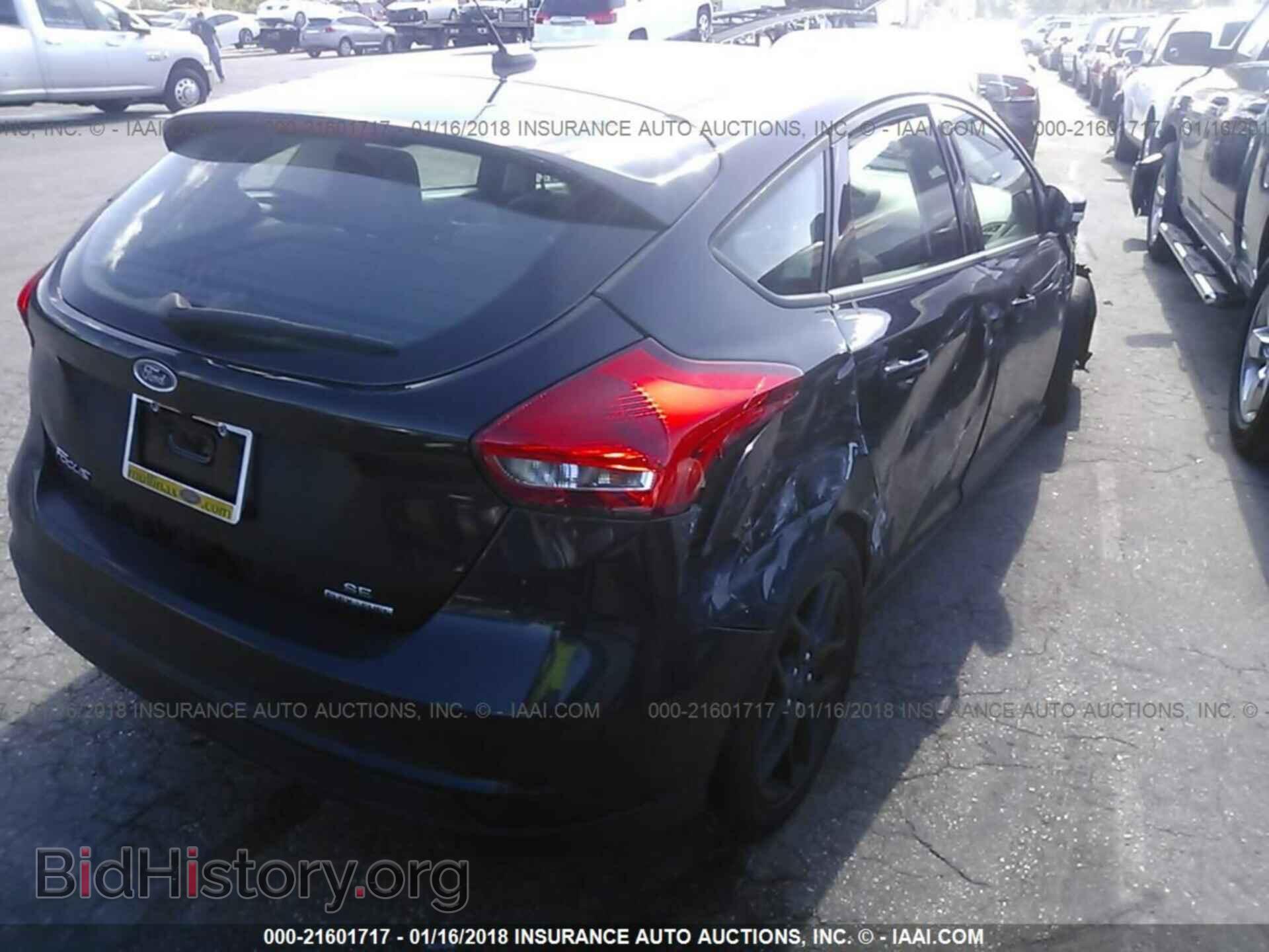 2016 Ford Focus - VIN: 1FADP3K21GL406638 - Photo 4