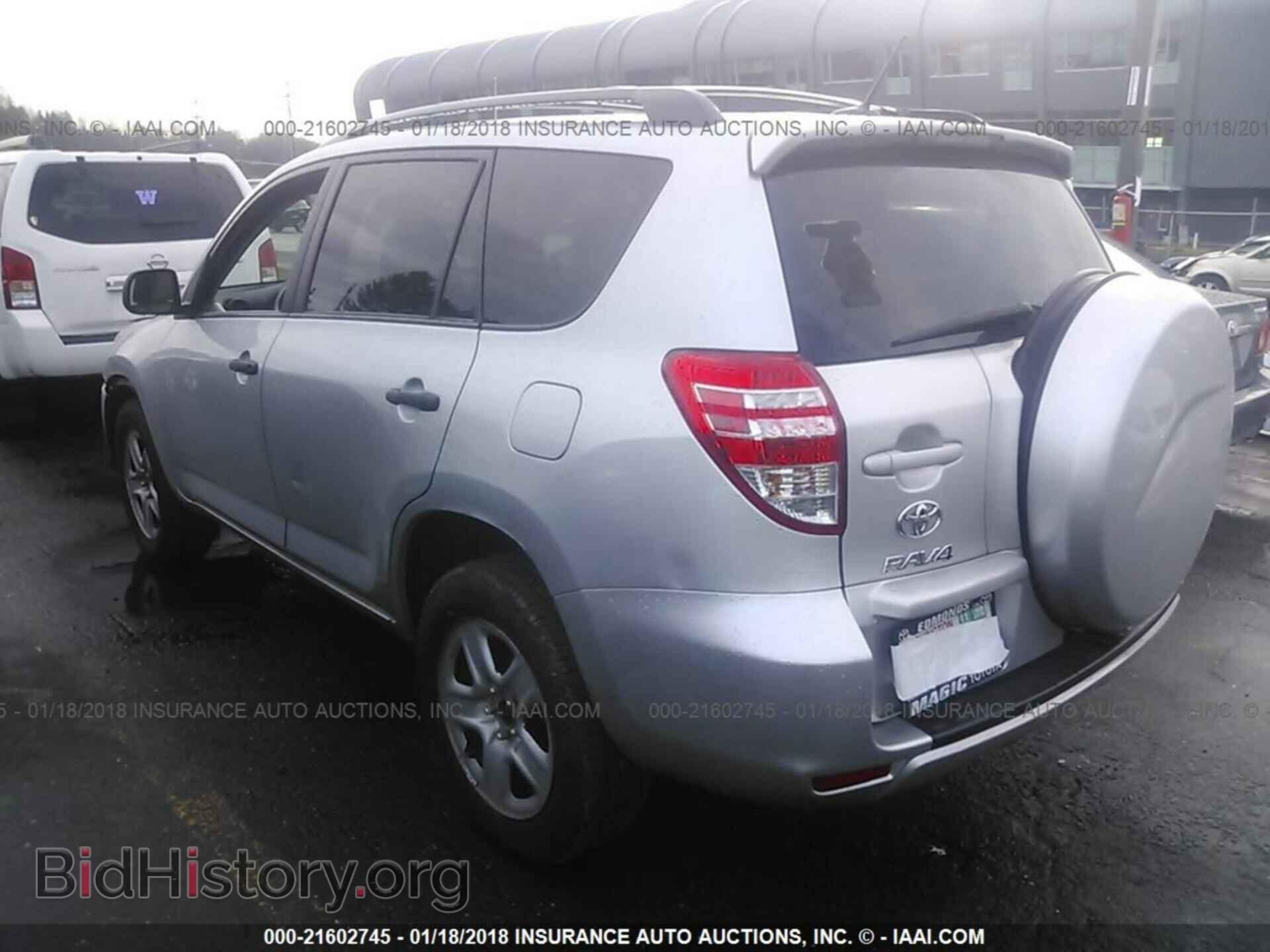 2011 Toyota Rav4 - VIN: 2T3BF4DV6BW153355 - Фото 3