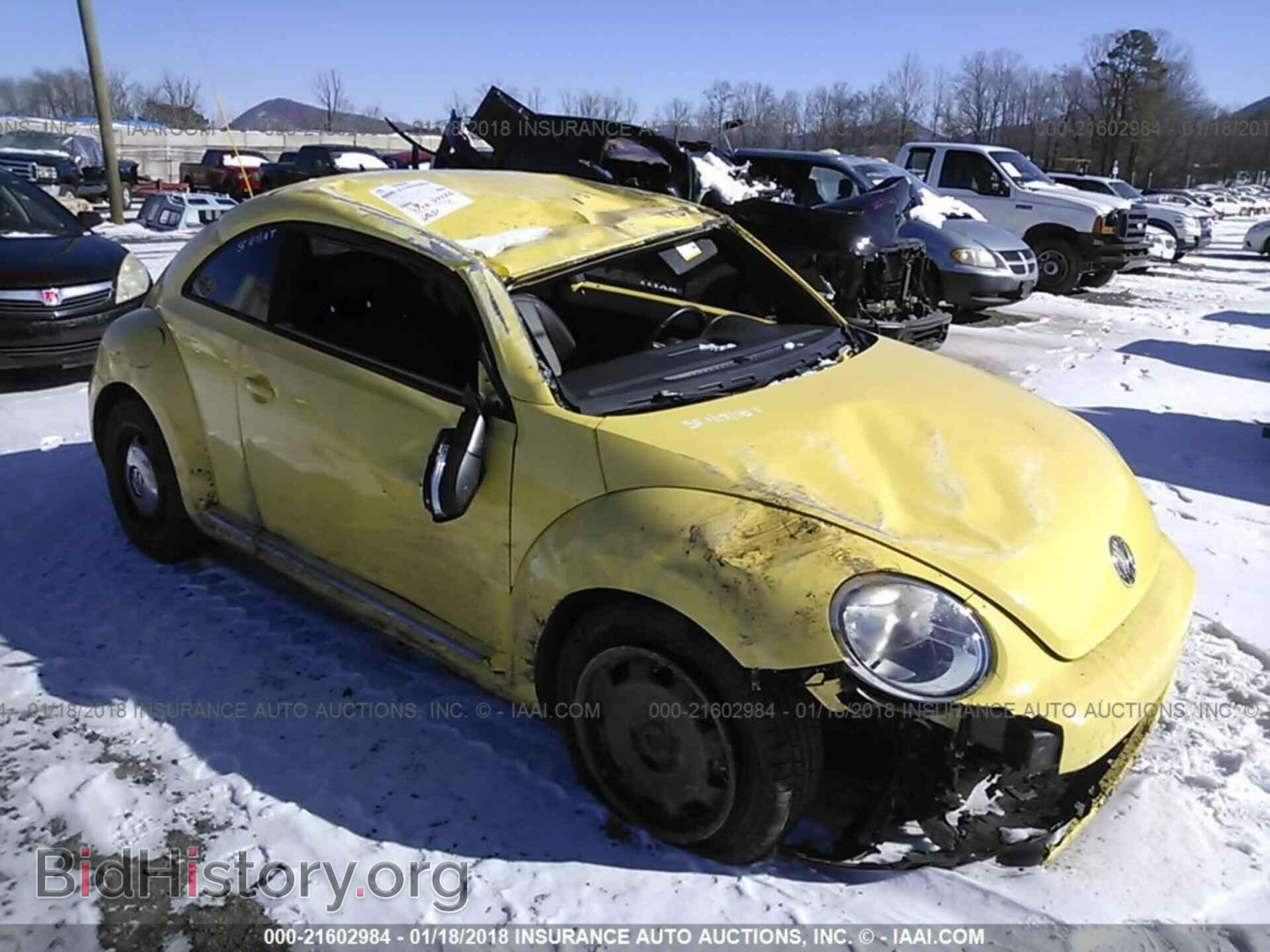 2012 Volkswagen Beetle - VIN: 3VWJP7AT5CM608967 - Фото 6