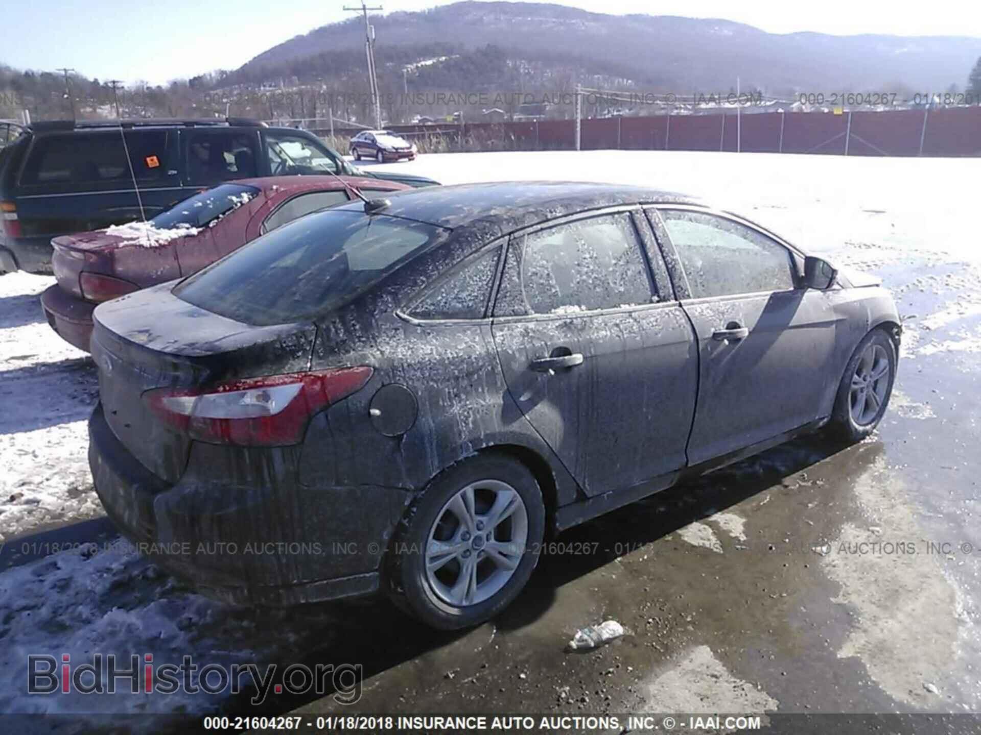 2014 Ford Focus - VIN: 1FADP3F24EL106390 - Photo 4